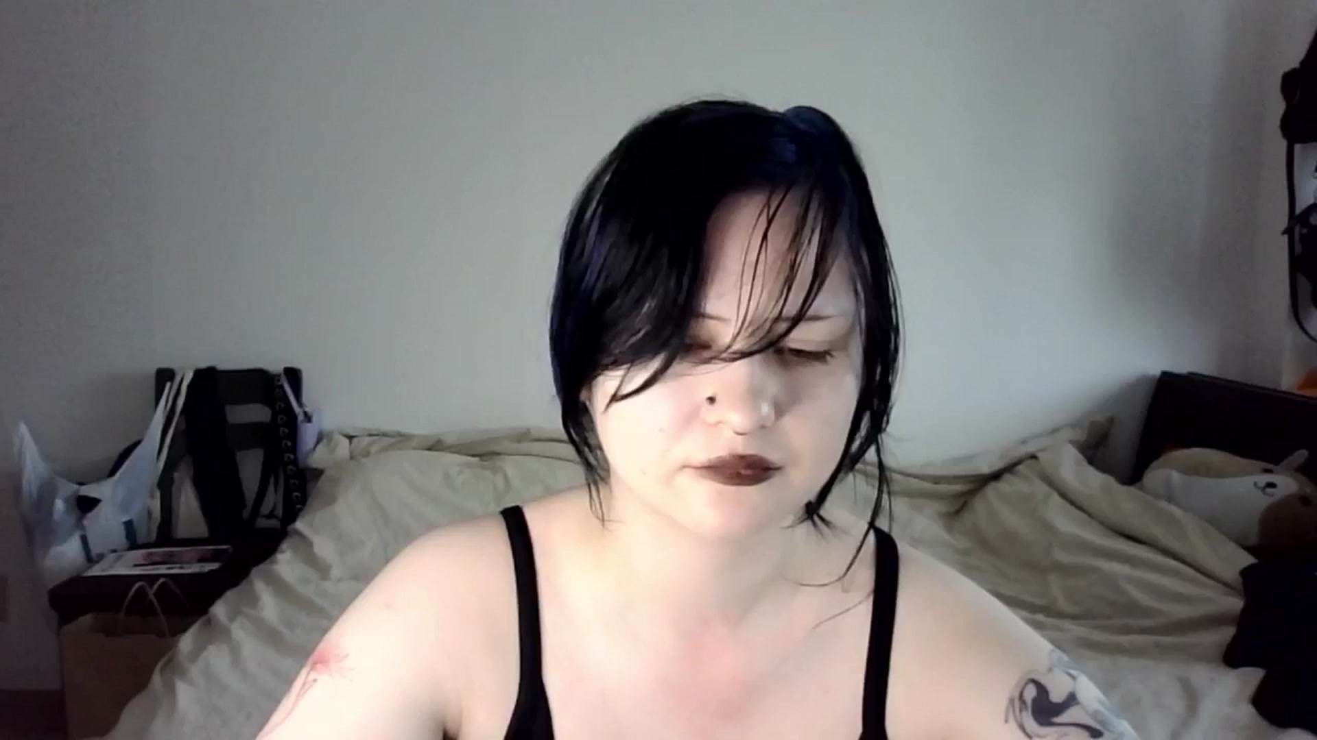 Gallery image thumbnail from v_chpek's myfreecams stream on, 09/29/2025, 01:32 image 14 of 20