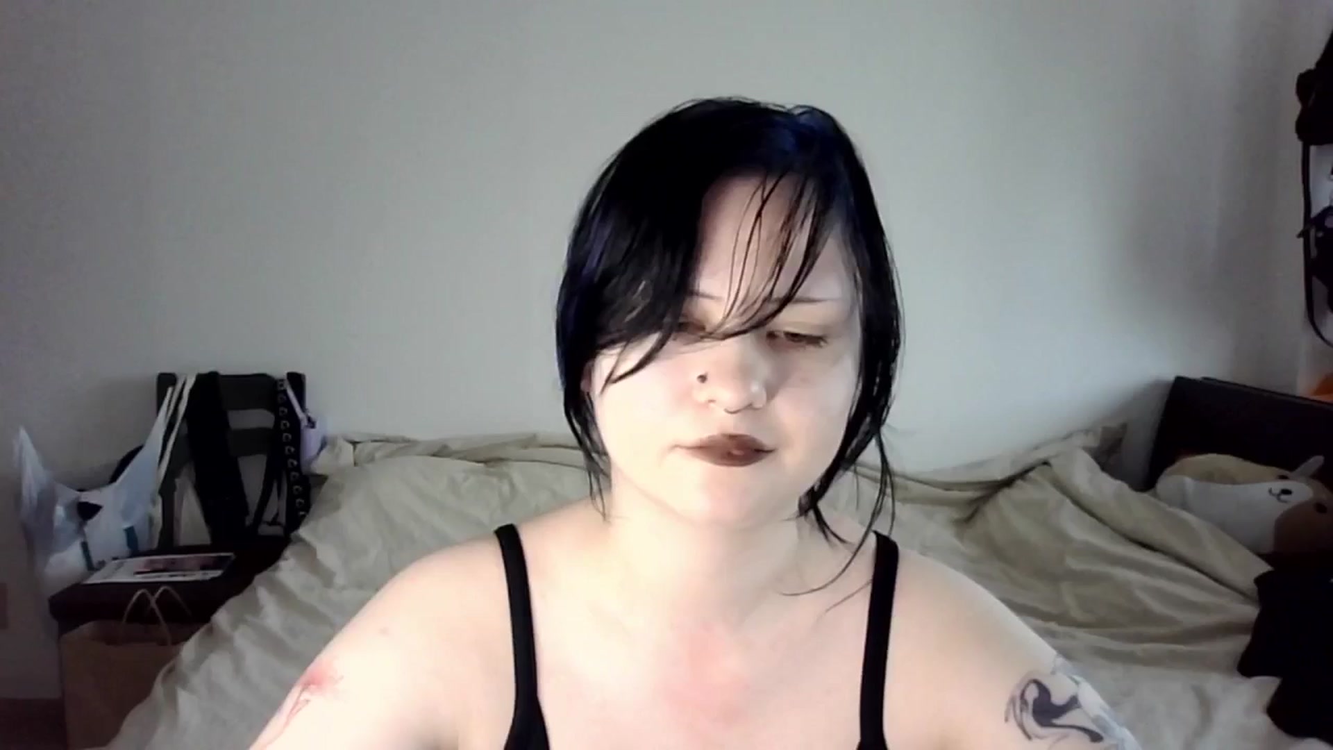 Gallery image thumbnail from v_chpek's myfreecams stream on, 09/29/2025, 01:32 image 16 of 20