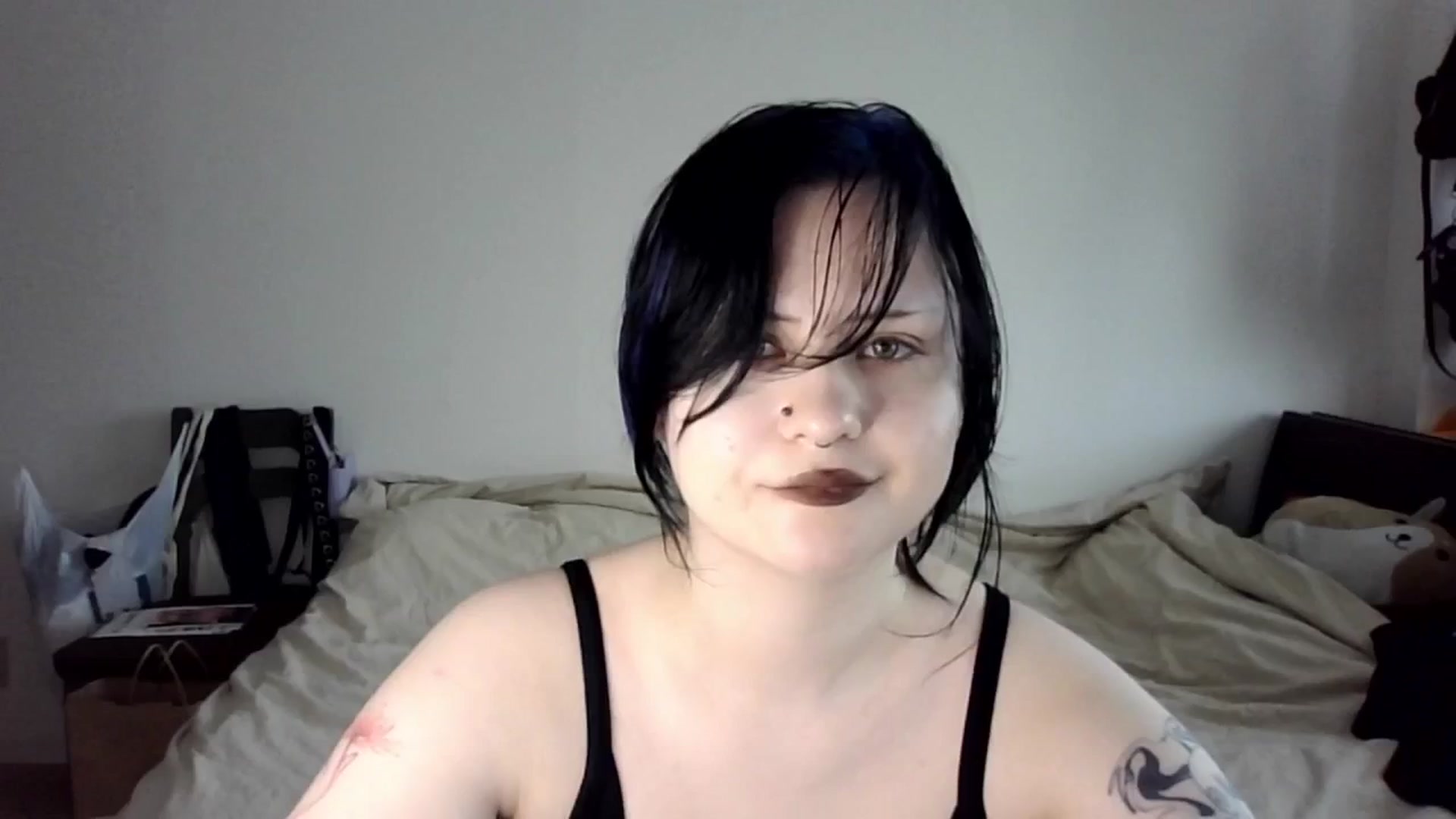 Gallery image thumbnail from v_chpek's myfreecams stream on, 09/29/2025, 01:32 image 7 of 20