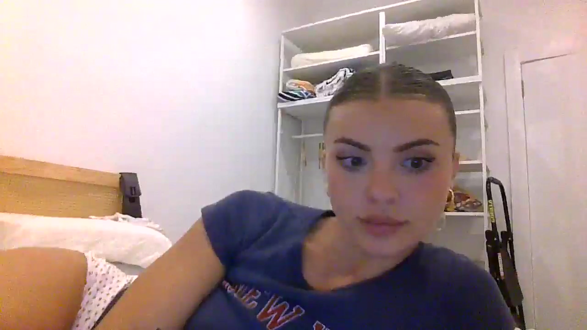 Gallery image thumbnail from valentinag_x's myfreecams stream on, 03/11/2025, 11:15 image 3 of 20