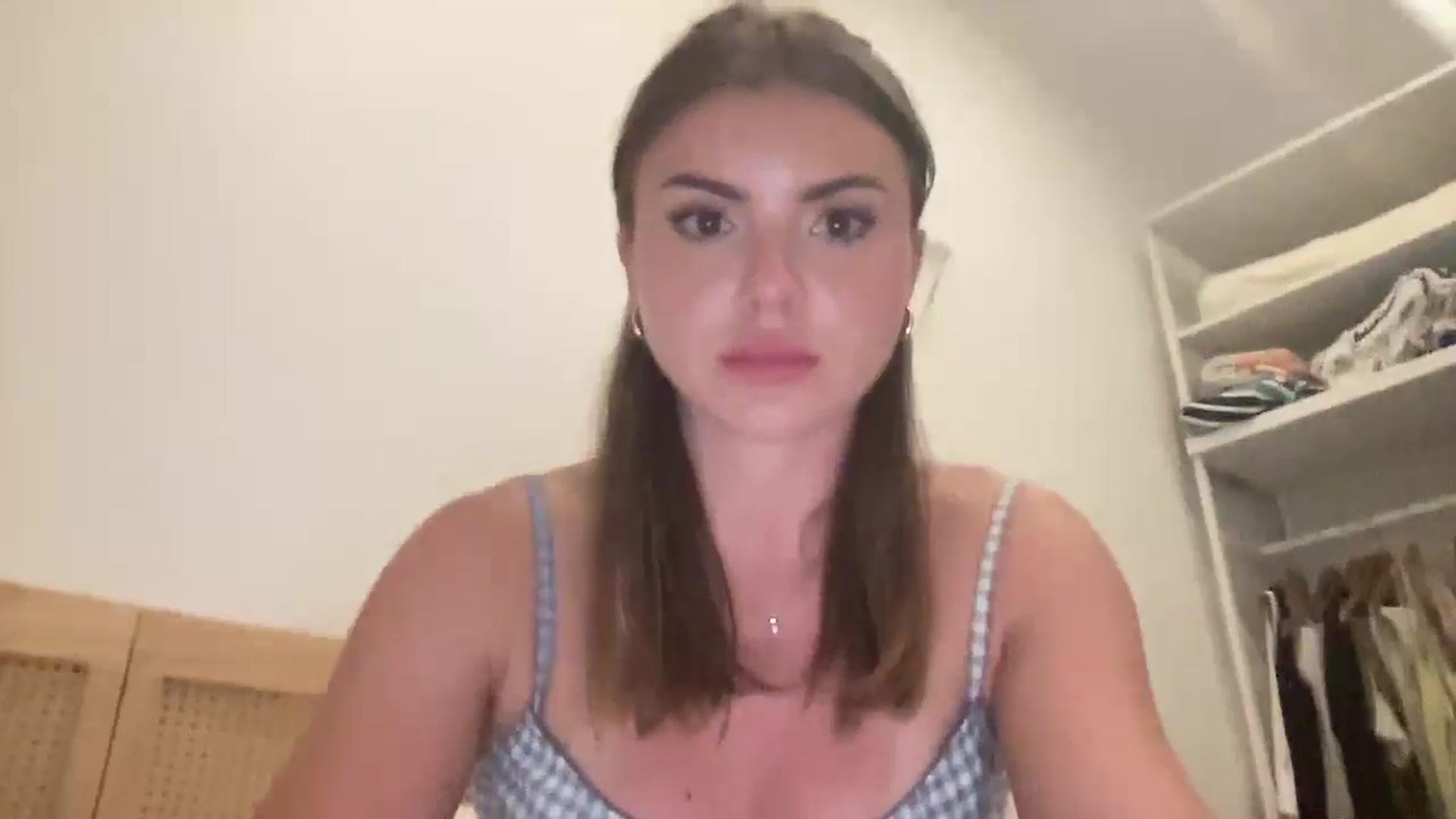 Gallery image thumbnail from valentinag_x's myfreecams stream on, 03/26/2025, 08:48 image 17 of 20