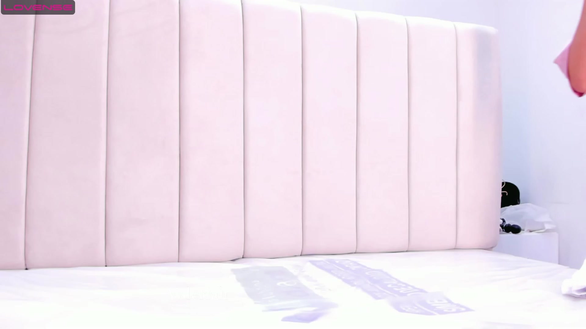 Gallery image thumbnail from valeriah_'s myfreecams stream on, 06/17/2023, 17:05 image 13 of 20