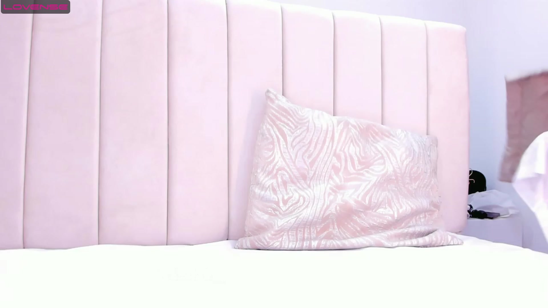 Gallery image thumbnail from valeriah_'s myfreecams stream on, 06/17/2023, 17:05 image 14 of 20