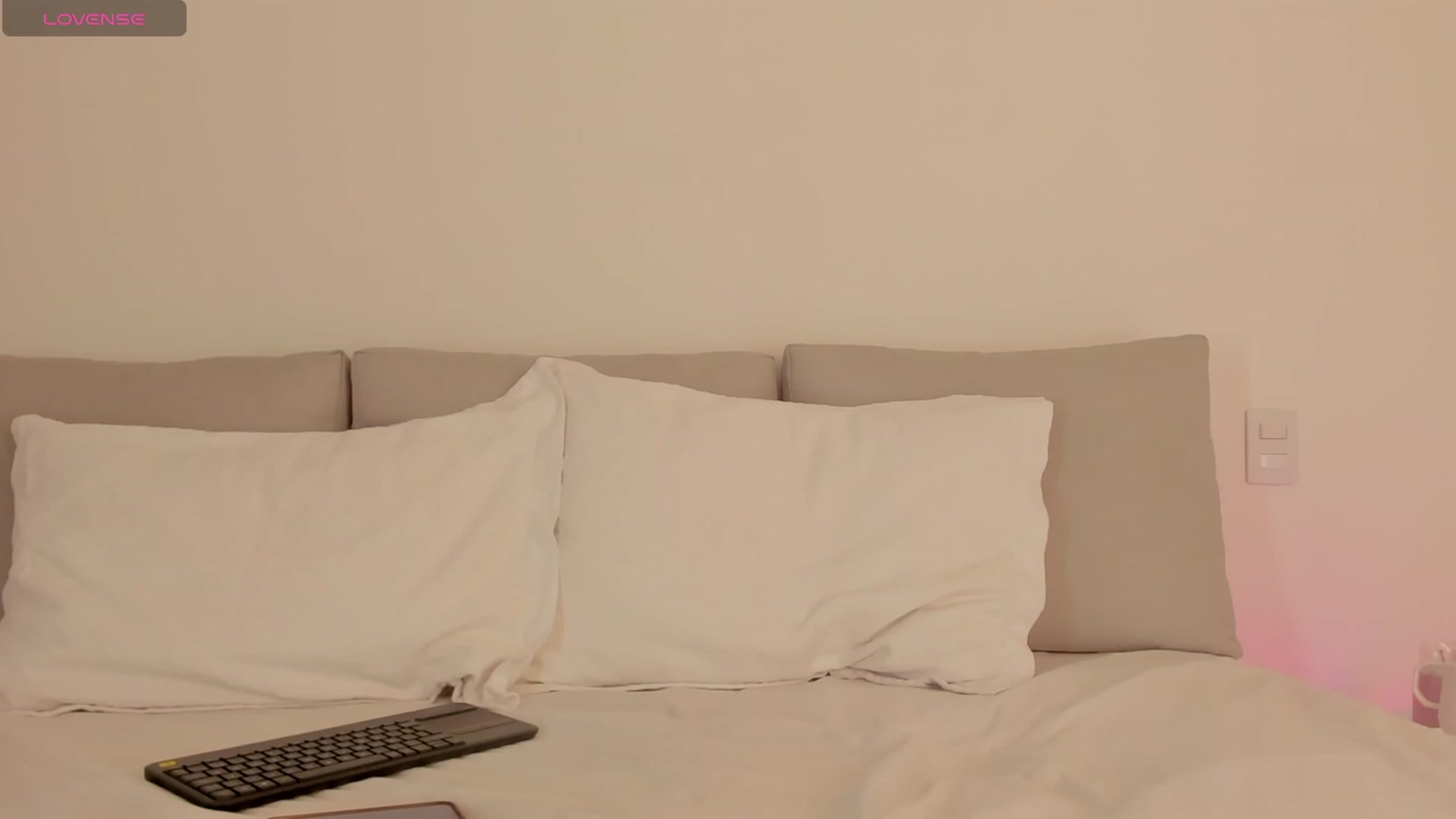 Gallery image thumbnail from valeriah_'s myfreecams stream on, 12/25/2023, 13:11 image 12 of 20