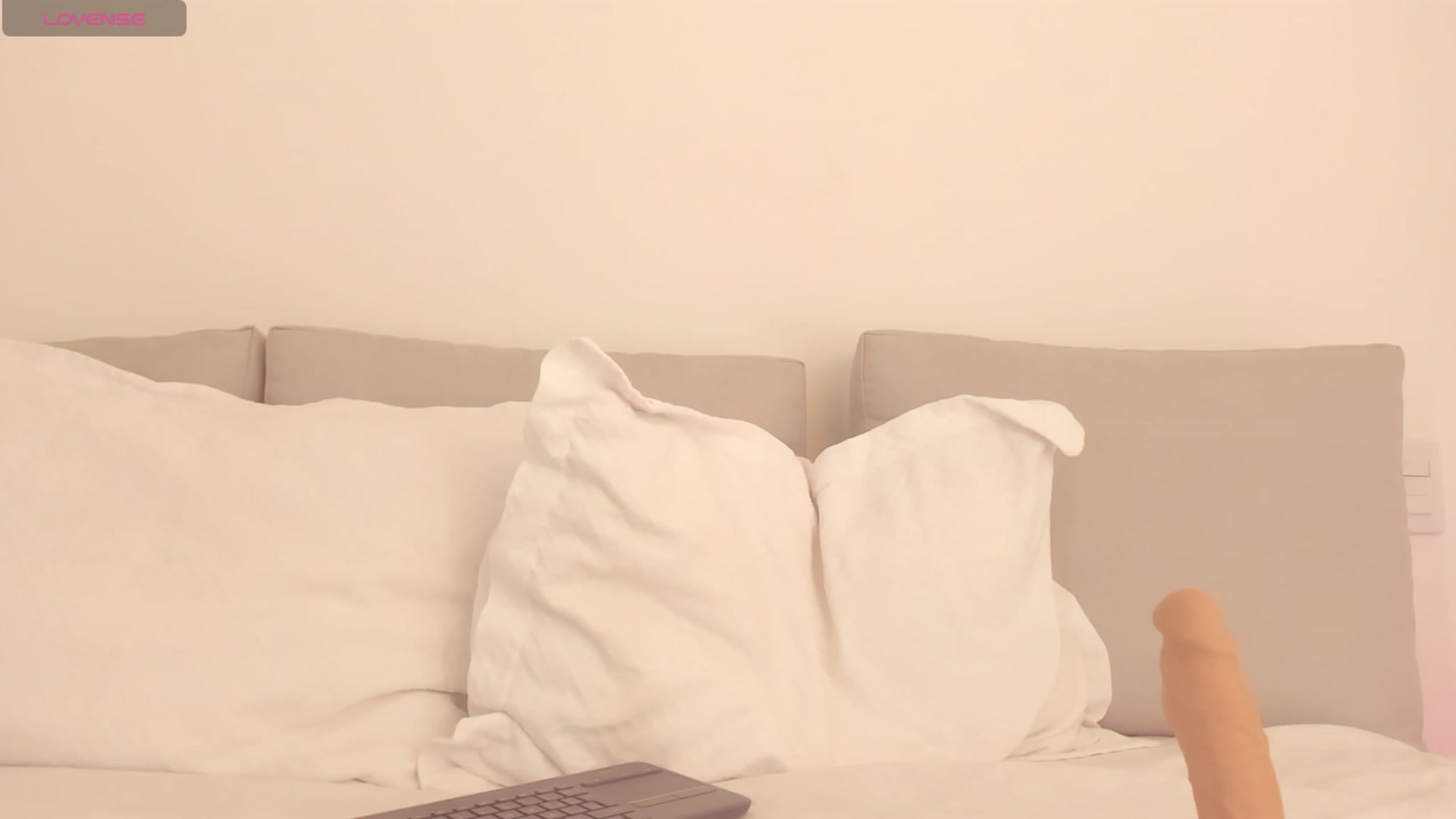 Gallery image thumbnail from valeriah_'s myfreecams stream on, 12/25/2023, 17:52 image 15 of 20