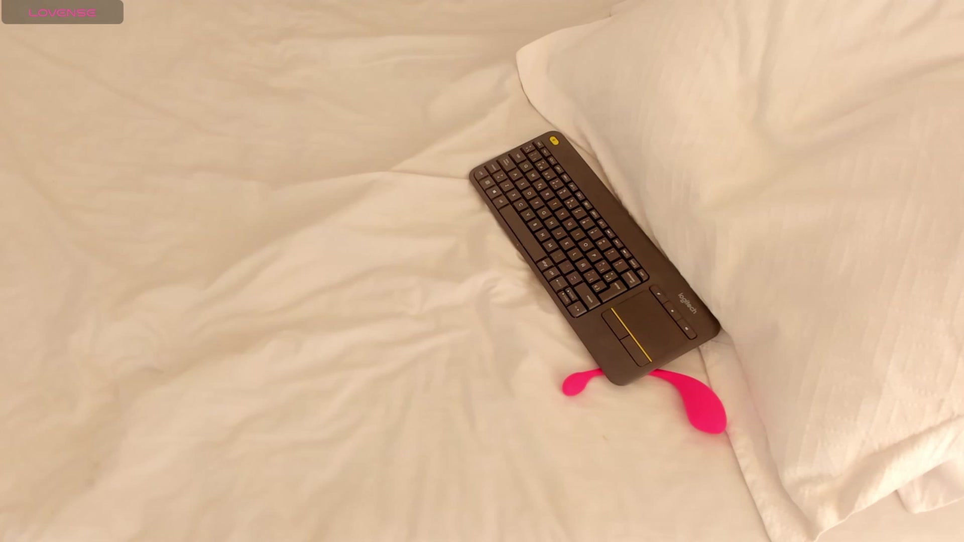 Gallery image thumbnail from valeriah_'s myfreecams stream on, 12/25/2023, 17:52 image 7 of 20