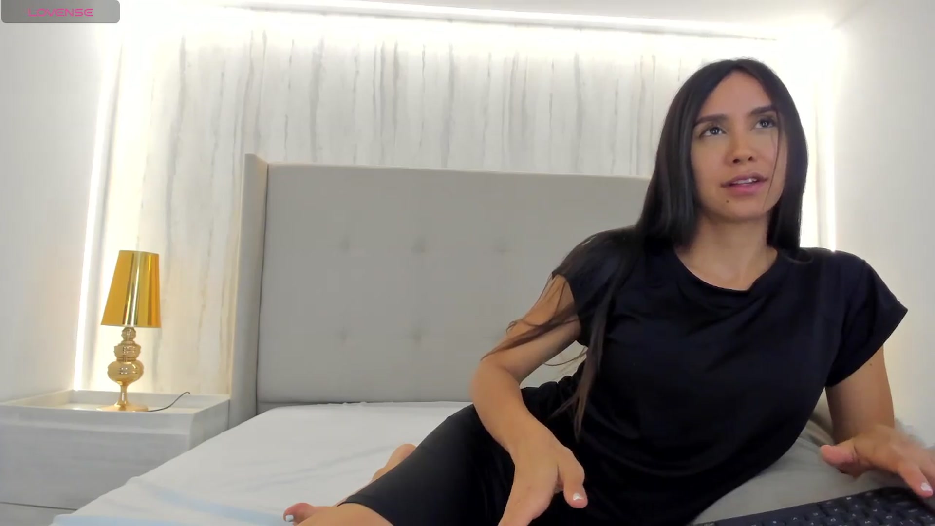 Gallery image thumbnail from valeriah_'s myfreecams stream on, 04/03/2024, 13:58 image 3 of 20
