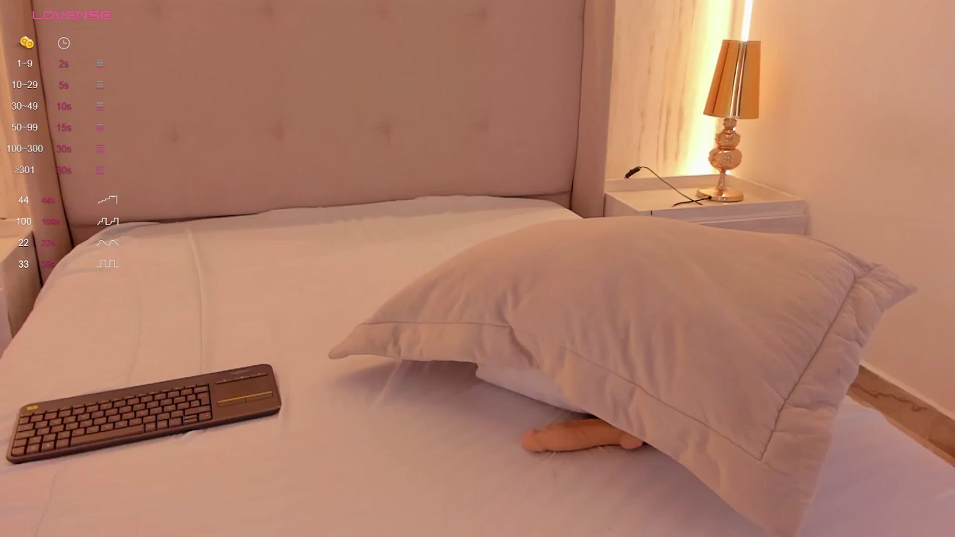 Gallery image thumbnail from valeriah_'s myfreecams stream on, 04/20/2024, 13:52 image 11 of 20