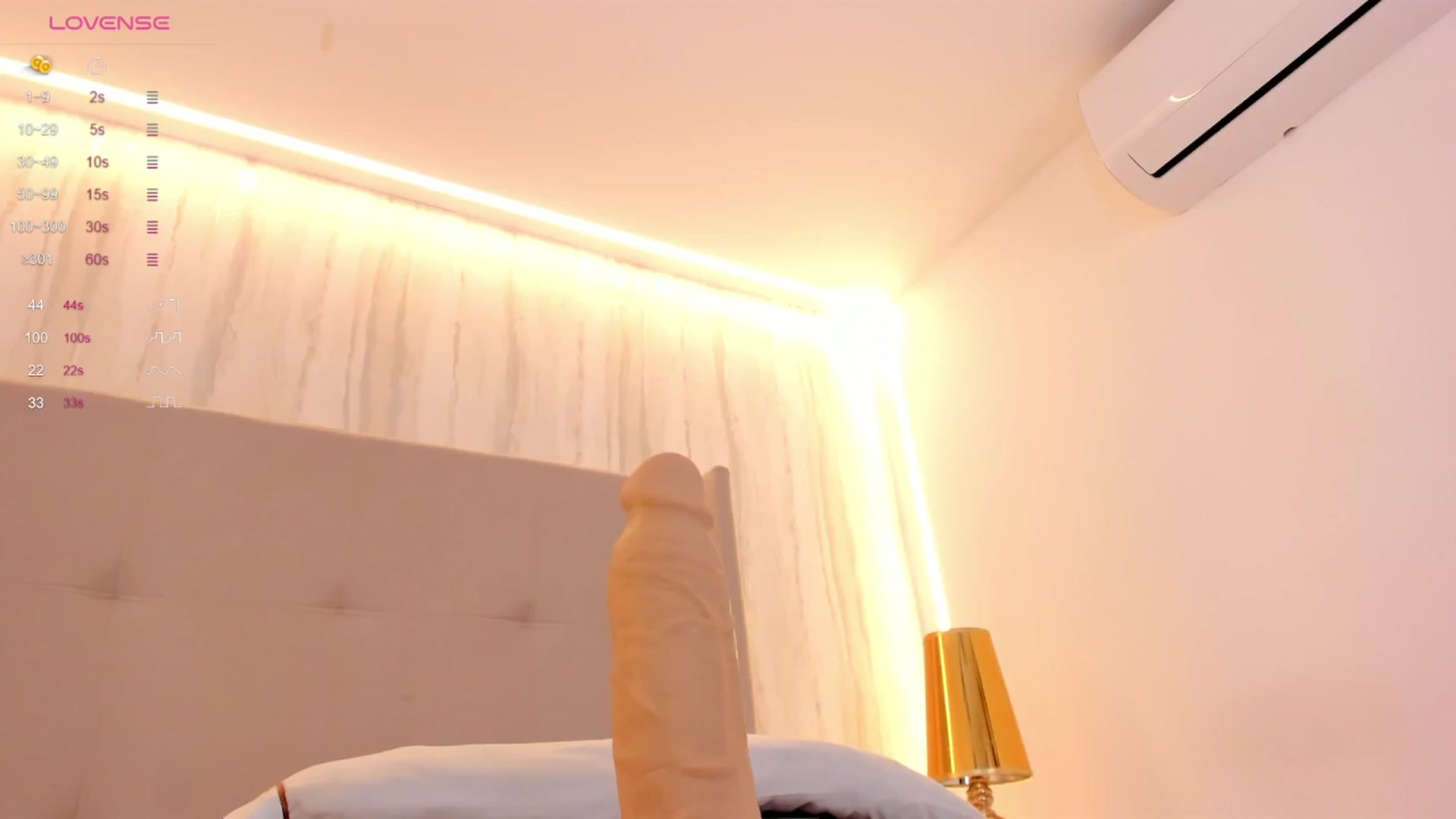 Gallery image thumbnail from valeriah_'s myfreecams stream on, 04/29/2024, 13:12 image 16 of 20