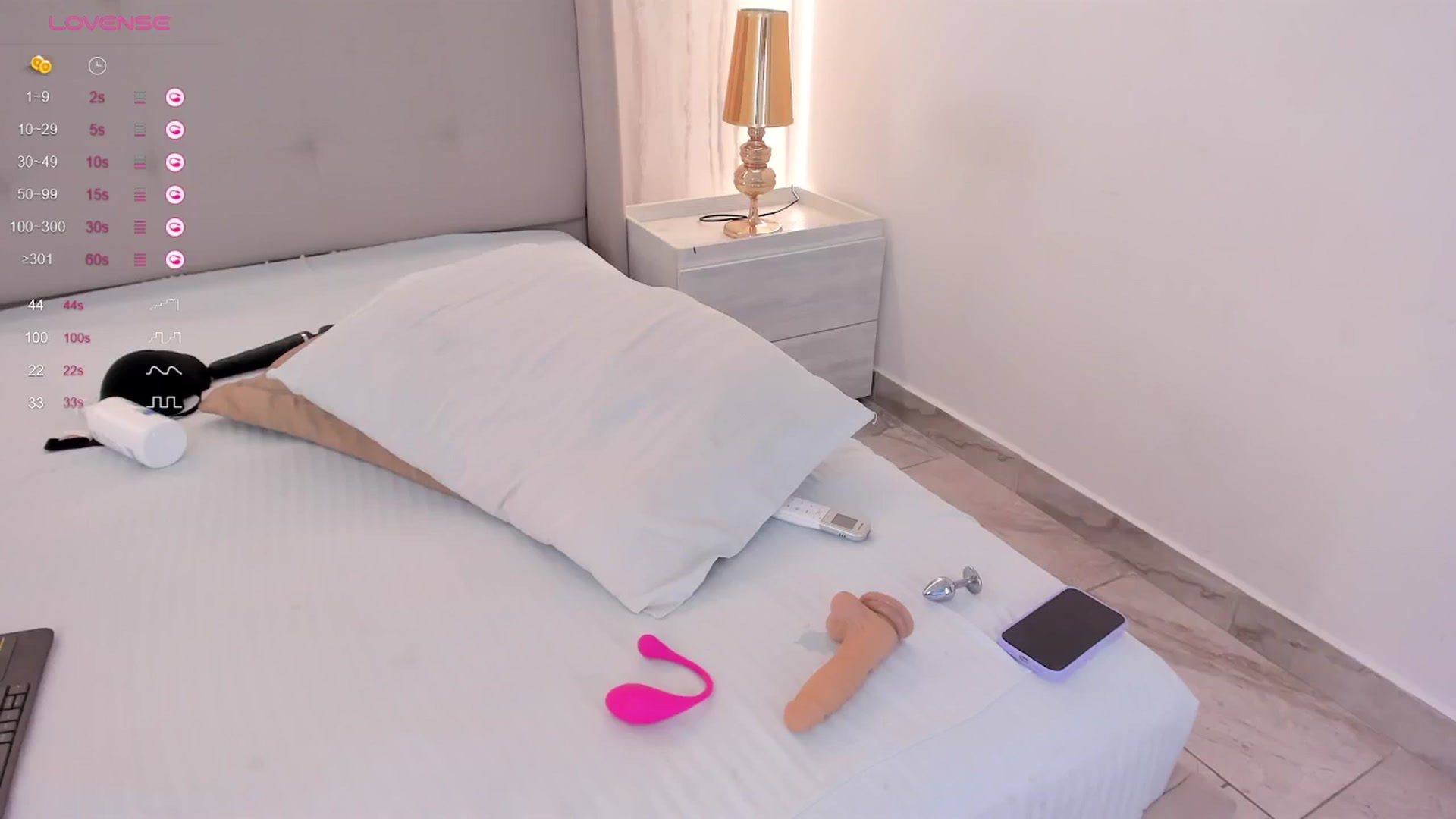 Gallery image thumbnail from valeriah_'s myfreecams stream on, 05/20/2024, 15:00 image 13 of 20