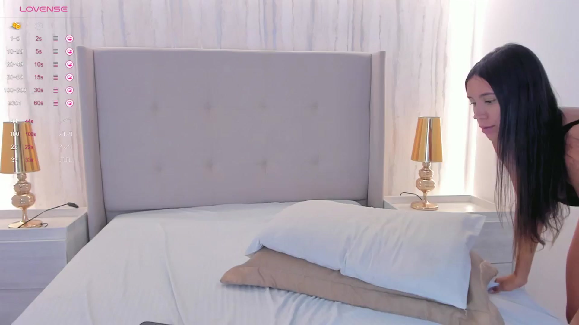 Gallery image thumbnail from valeriah_'s myfreecams stream on, 05/22/2024, 15:22 image 9 of 20