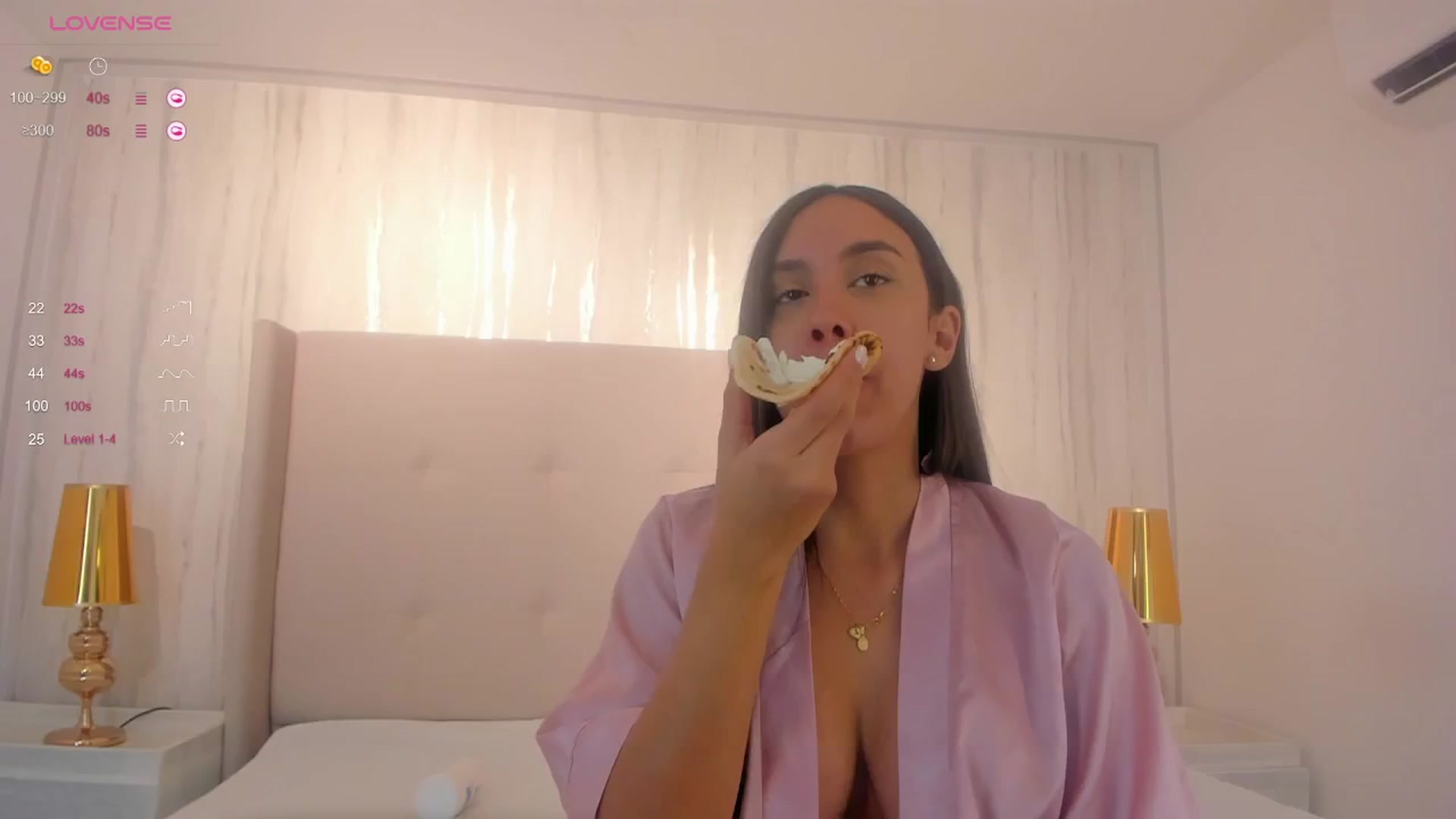 Gallery image thumbnail from valeriah_'s myfreecams stream on, 07/13/2024, 13:19 image 17 of 20