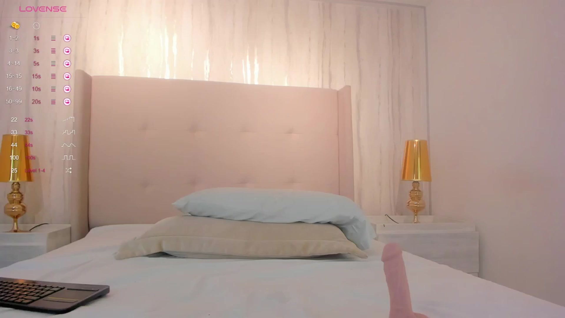 Gallery image thumbnail from valeriah_'s myfreecams stream on, 07/13/2024, 13:19 image 1 of 20