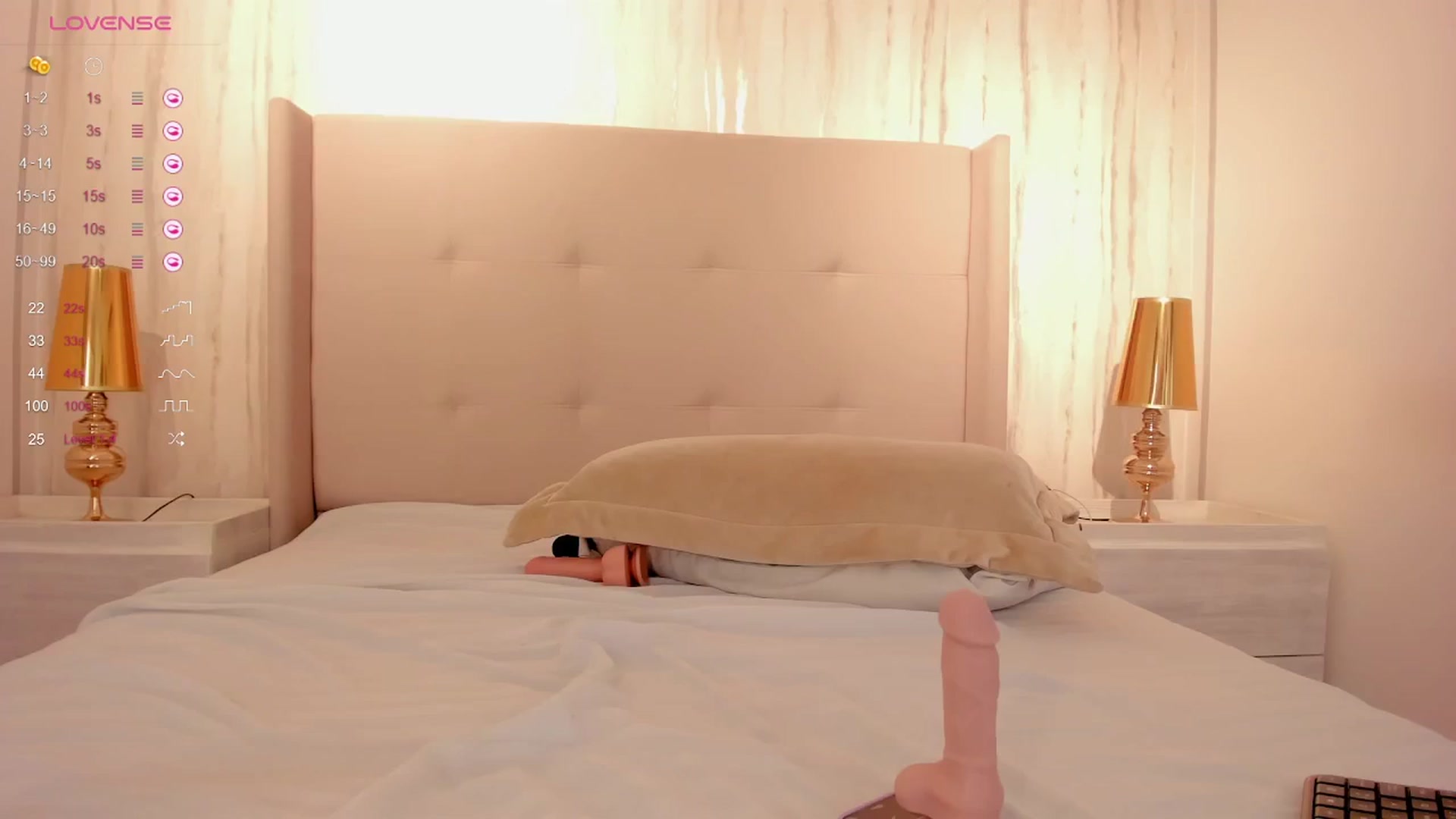Gallery image thumbnail from valeriah_'s myfreecams stream on, 07/18/2024, 12:06 image 17 of 20