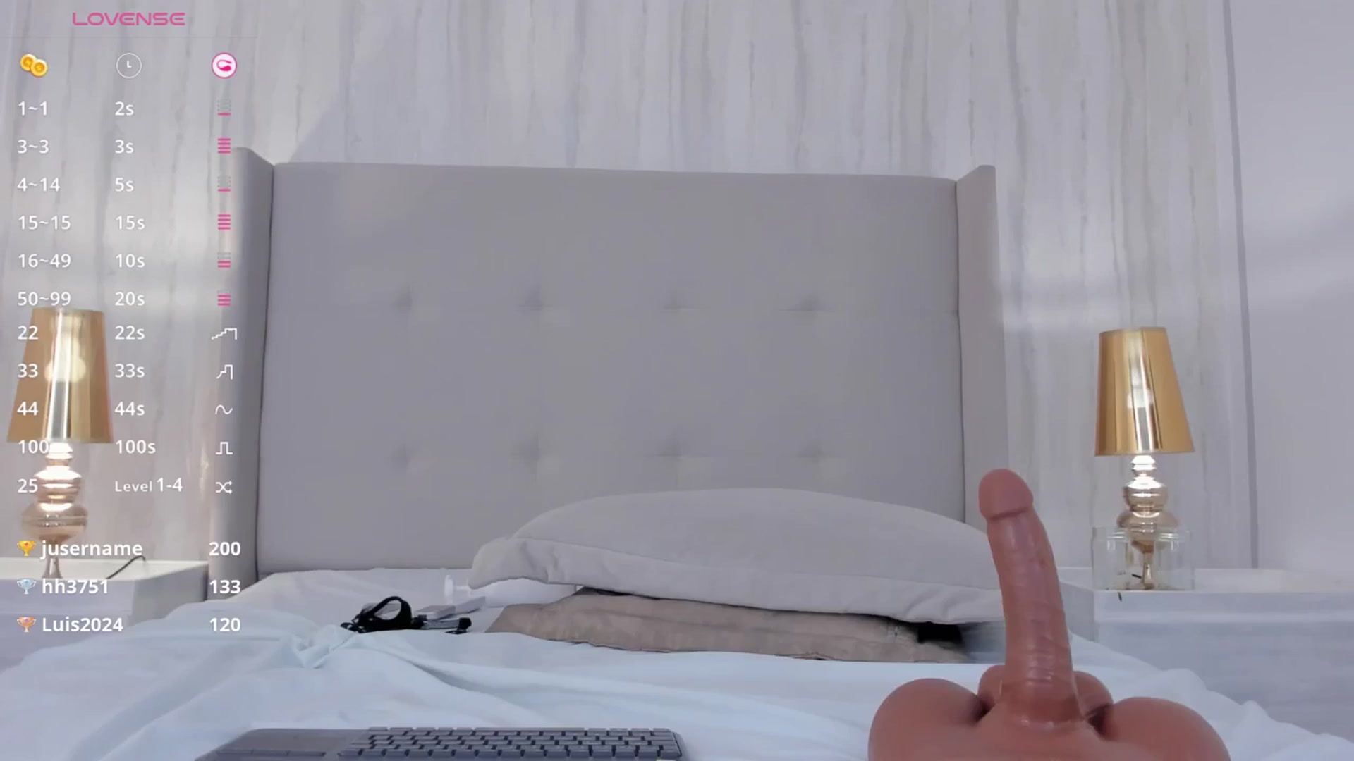 Gallery image thumbnail from valeriah_'s myfreecams stream on, 10/28/2024, 13:59 image 14 of 20