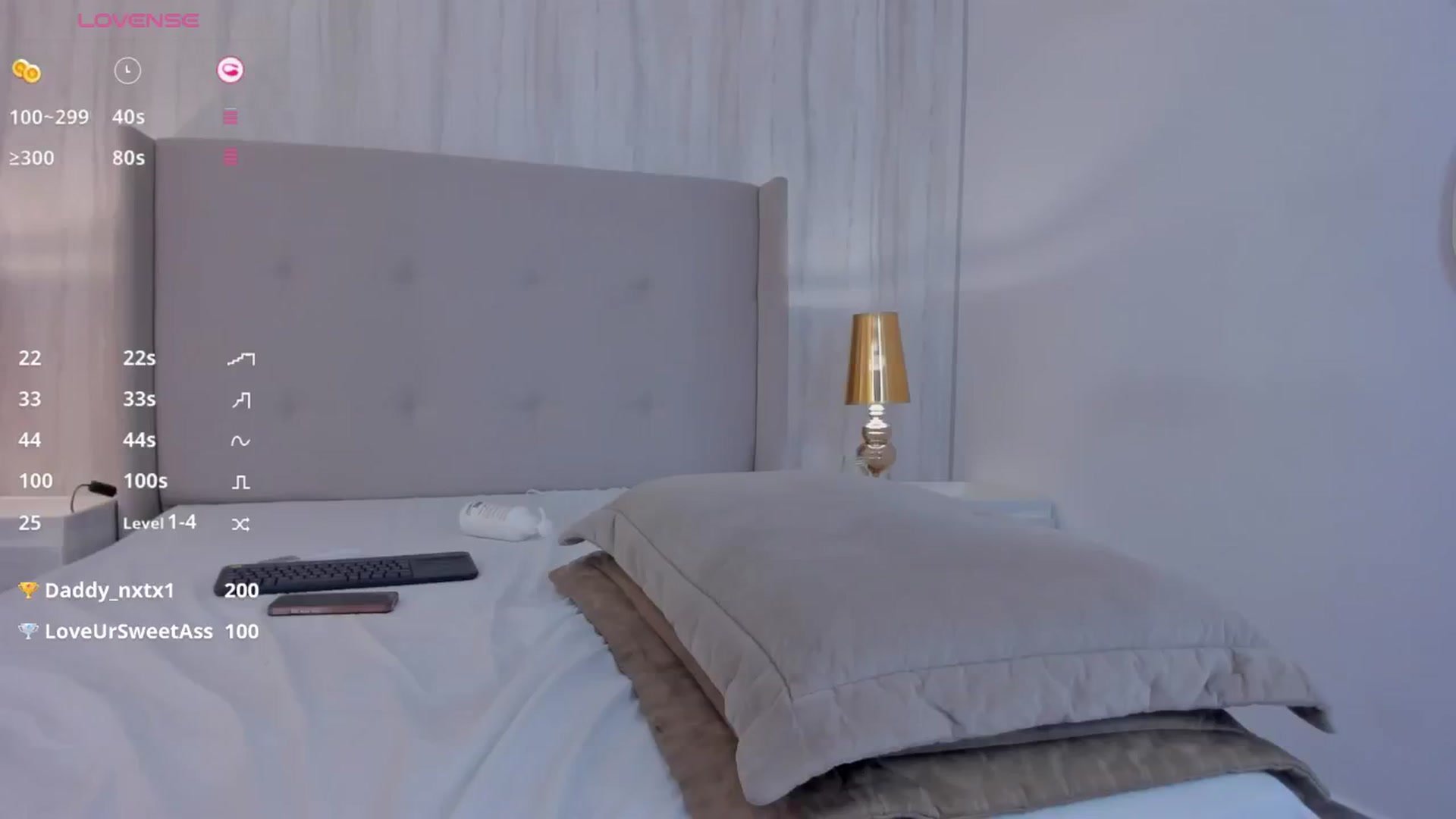 Gallery image thumbnail from valeriah_'s myfreecams stream on, 10/29/2024, 13:00 image 13 of 20