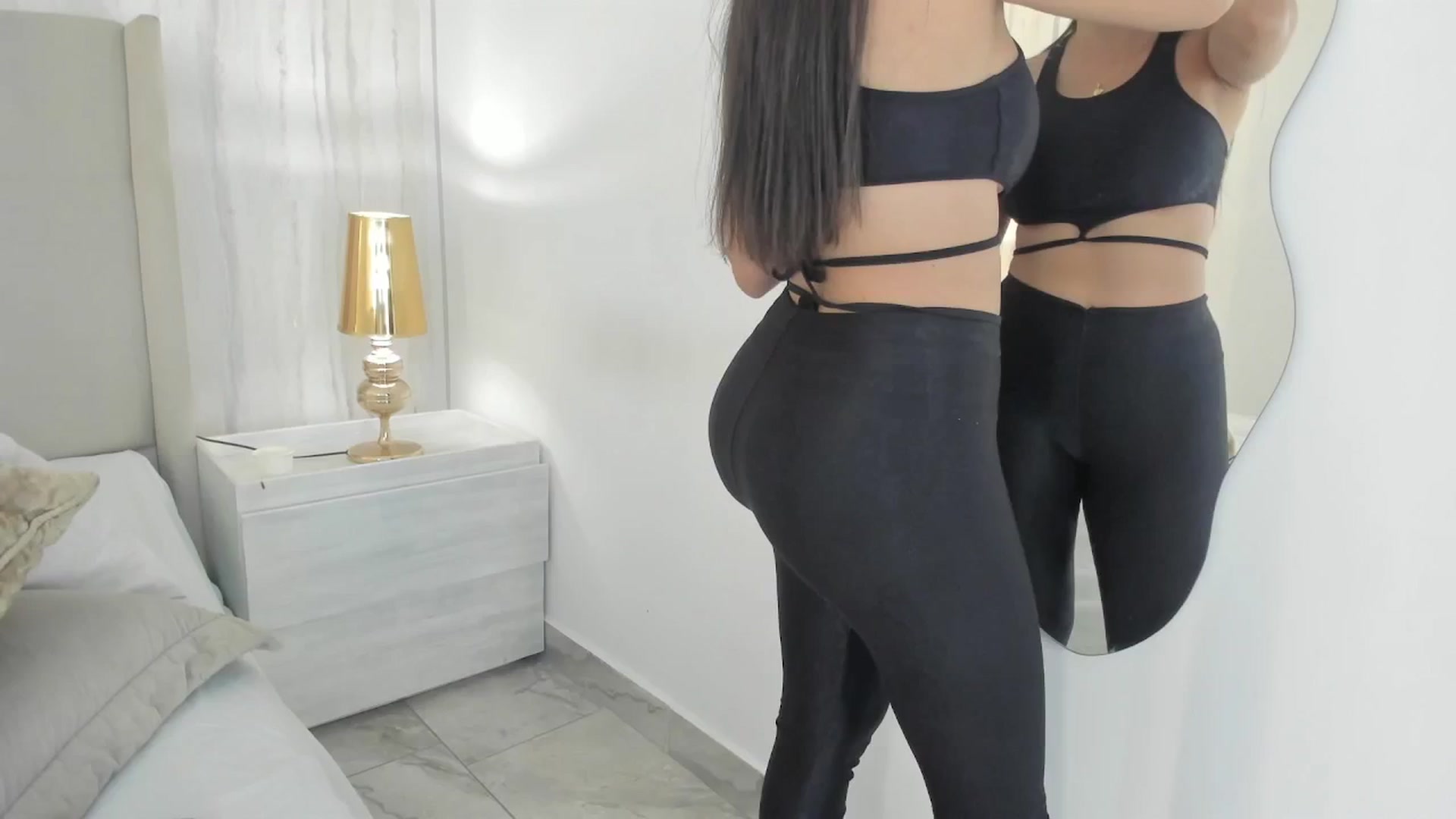 Gallery image thumbnail from valeriah_'s myfreecams stream on, 01/04/2025, 13:19 image 1 of 20