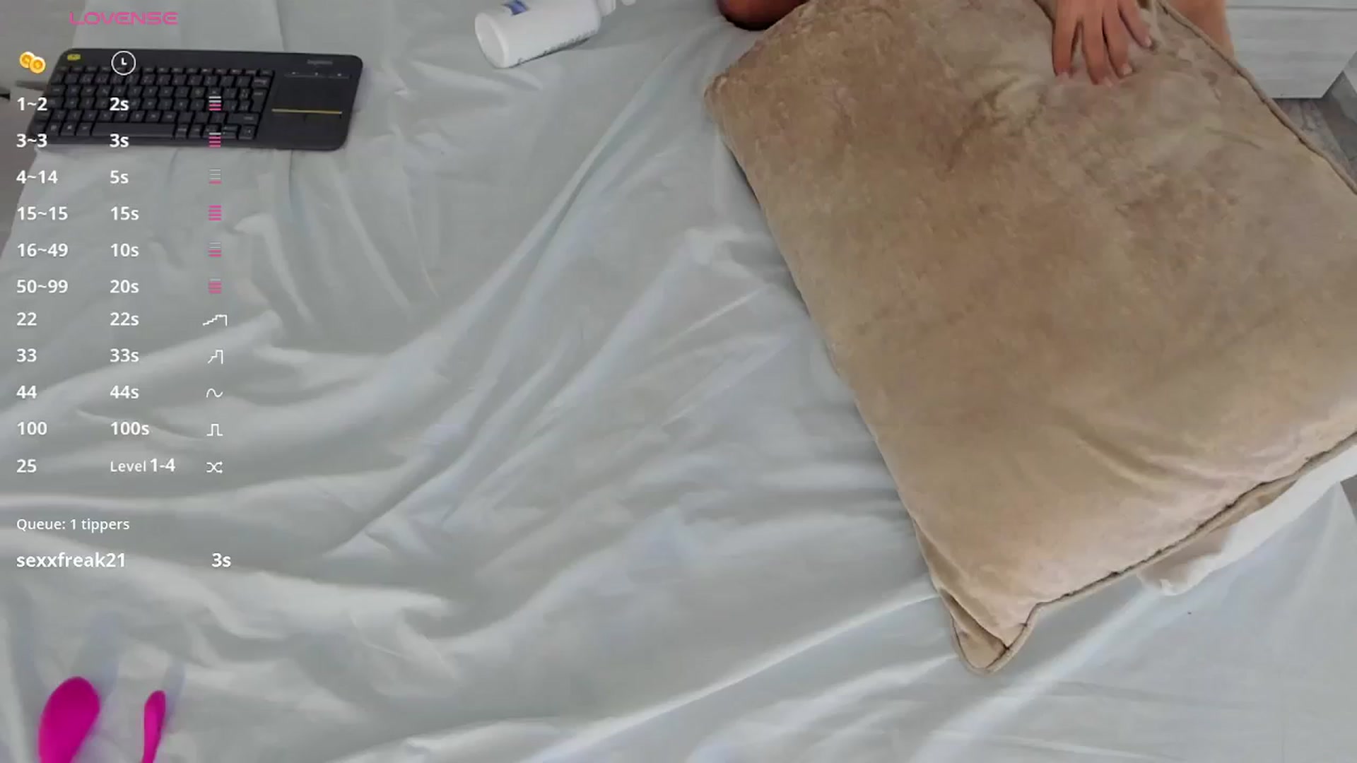 Gallery image thumbnail from valeriah_'s myfreecams stream on, 01/20/2025, 16:34 image 19 of 20