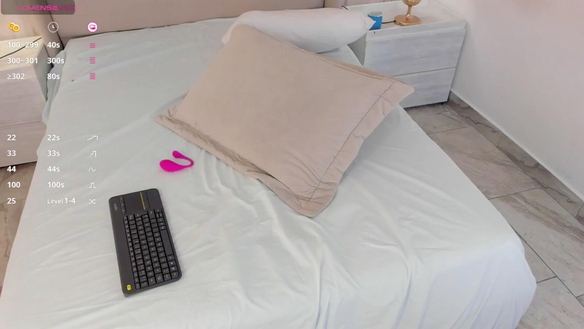 Gallery image thumbnail from valeriah_'s myfreecams stream on, 01/23/2025, 12:46 image 1 of 20