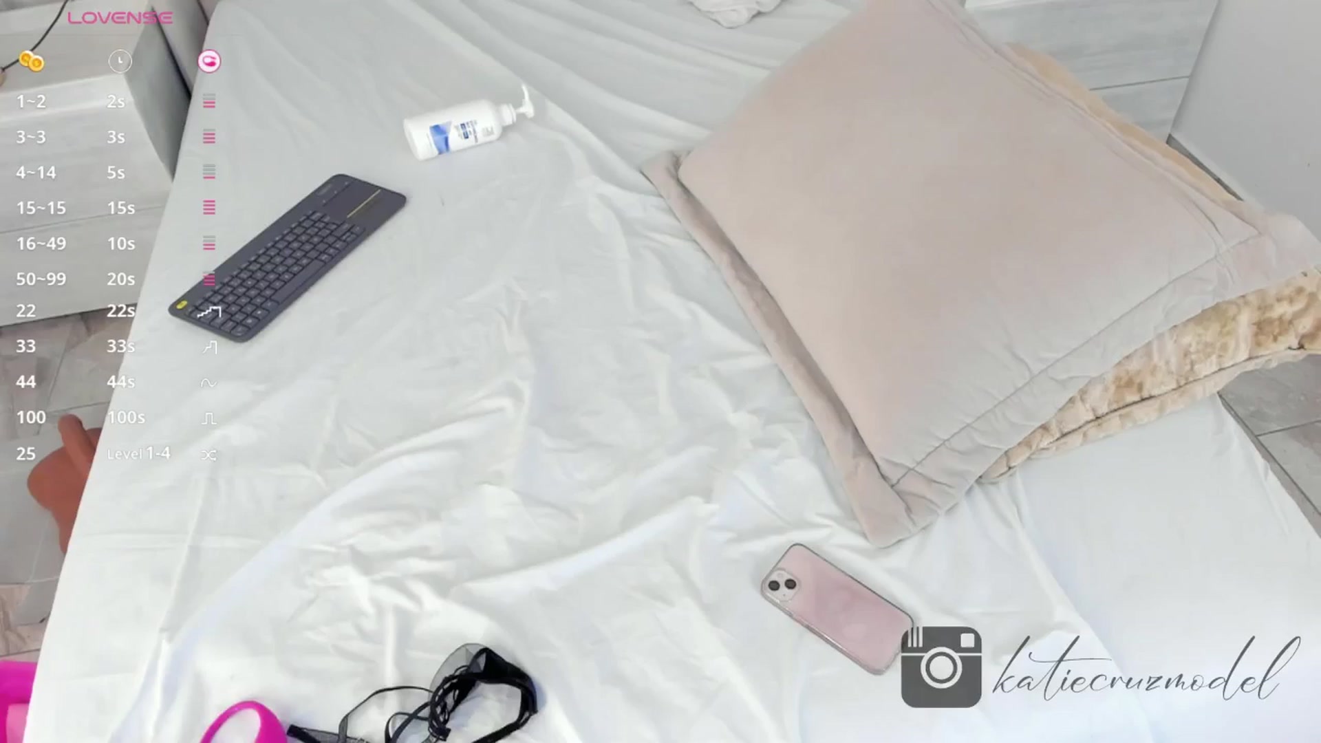 Gallery image thumbnail from valeriah_'s myfreecams stream on, 01/25/2025, 11:45 image 10 of 20