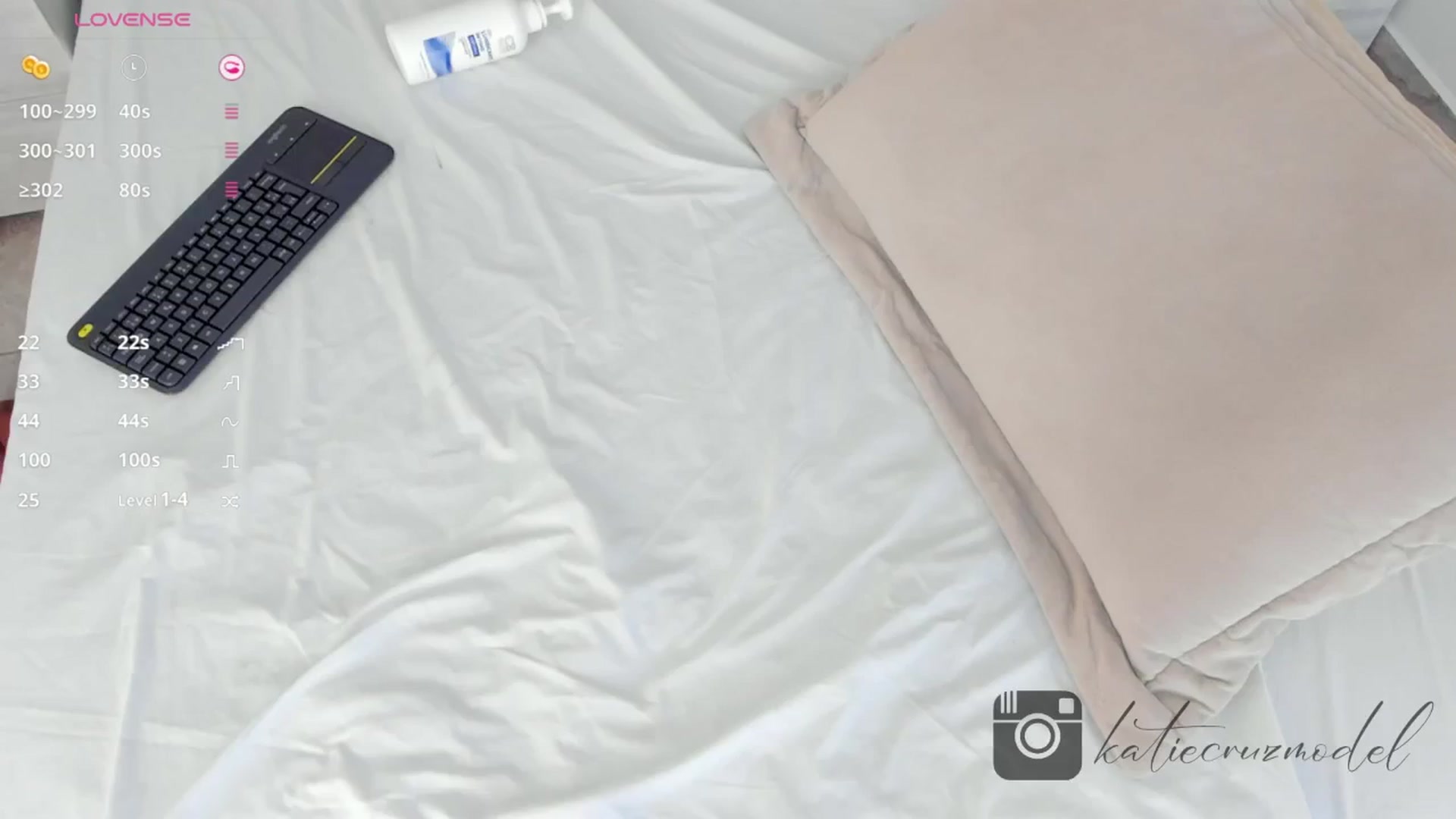 Gallery image thumbnail from valeriah_'s myfreecams stream on, 01/25/2025, 11:45 image 8 of 20