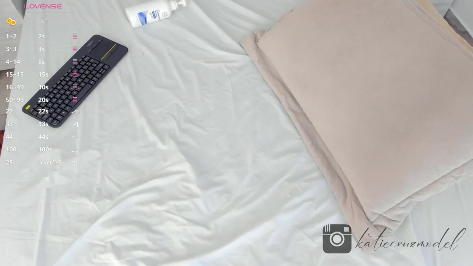 Gallery image thumbnail from valeriah_'s myfreecams stream on, 01/25/2025, 11:45 image 9 of 20
