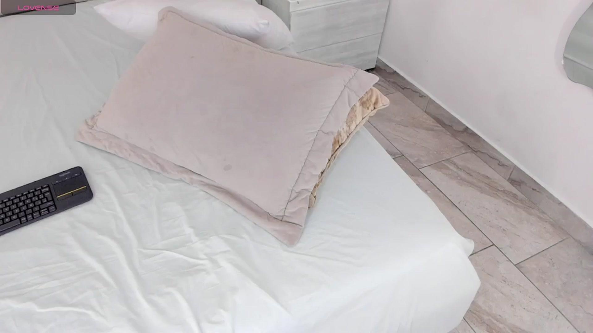 Gallery image thumbnail from valeriah_'s myfreecams stream on, 02/08/2025, 13:16 image 5 of 20