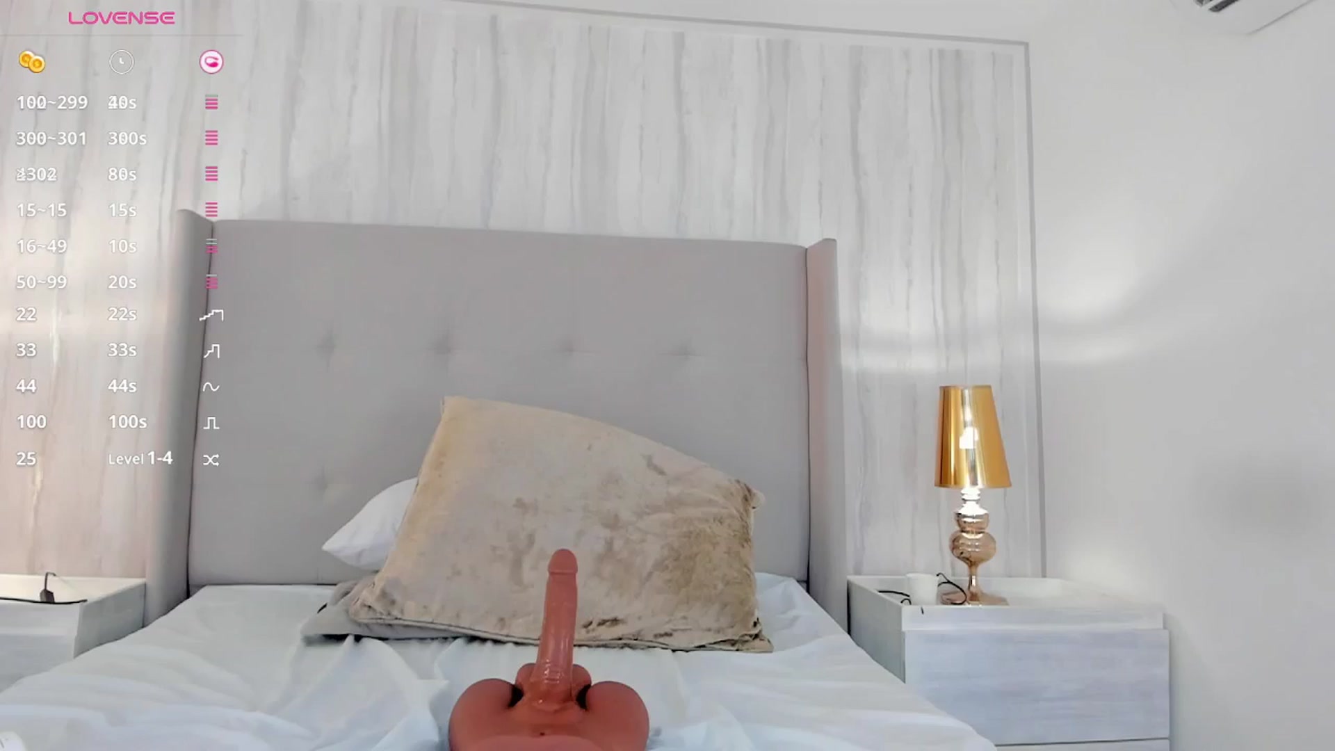 Gallery image thumbnail from valeriah_'s myfreecams stream on, 02/18/2025, 16:23 image 8 of 20
