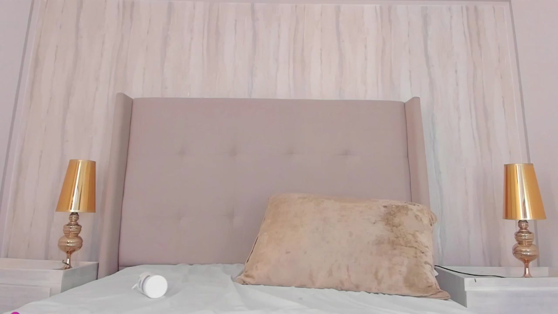 Gallery image thumbnail from valeriah_'s myfreecams stream on, 03/16/2025, 17:35 image 14 of 20