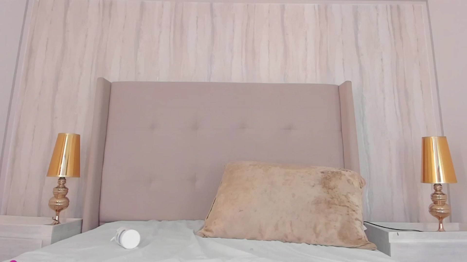 Gallery image thumbnail from valeriah_'s myfreecams stream on, 03/16/2025, 17:35 image 16 of 20