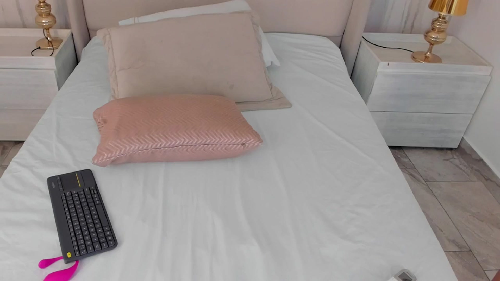 Gallery image thumbnail from valeriah_'s myfreecams stream on, 03/20/2025, 15:11 image 13 of 20