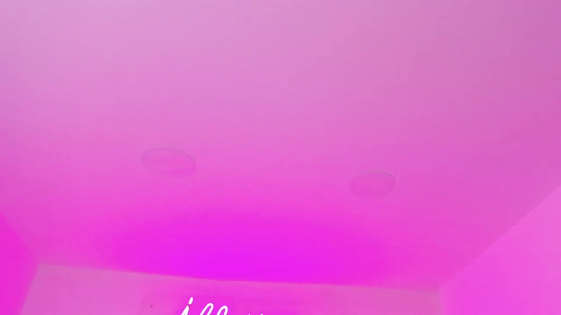 Gallery image thumbnail from valeriah_'s myfreecams stream on, 03/27/2025, 19:36 image 14 of 20