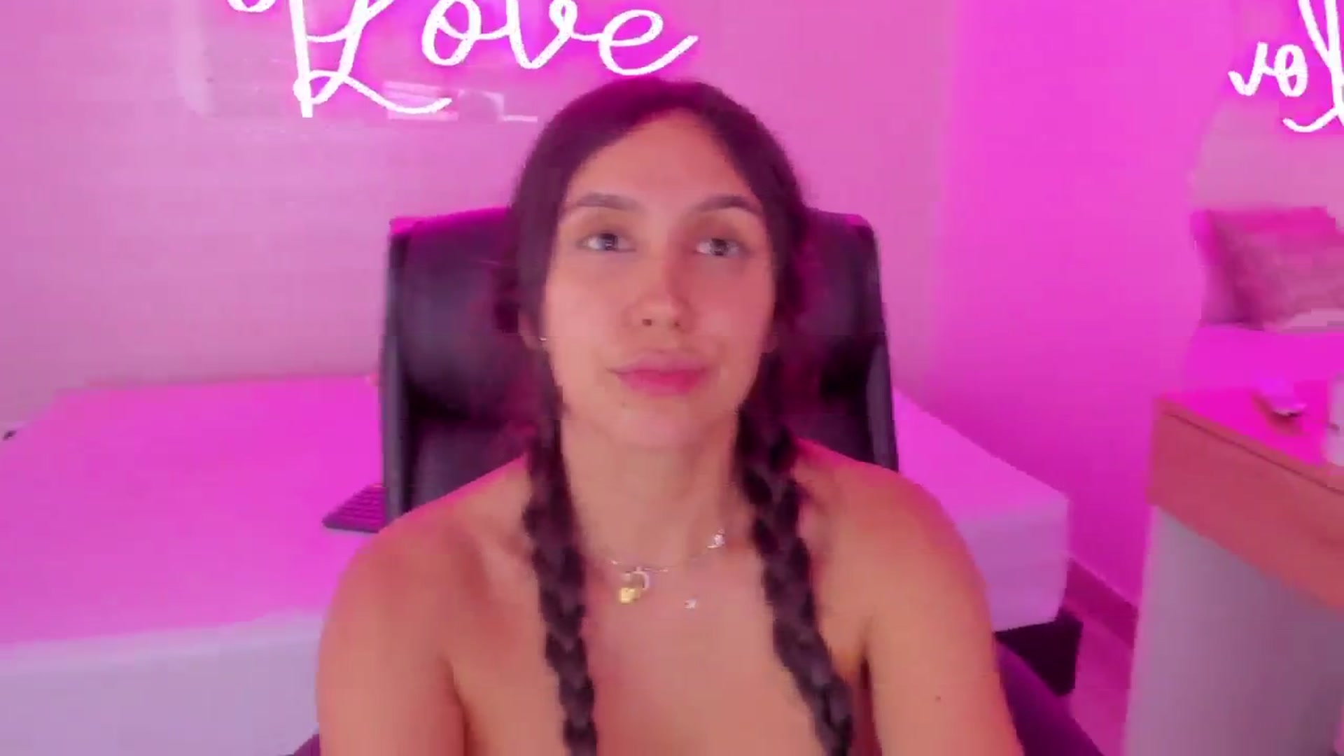 Gallery image thumbnail from valeriah_'s myfreecams stream on, 03/27/2025, 20:30 image 2 of 20
