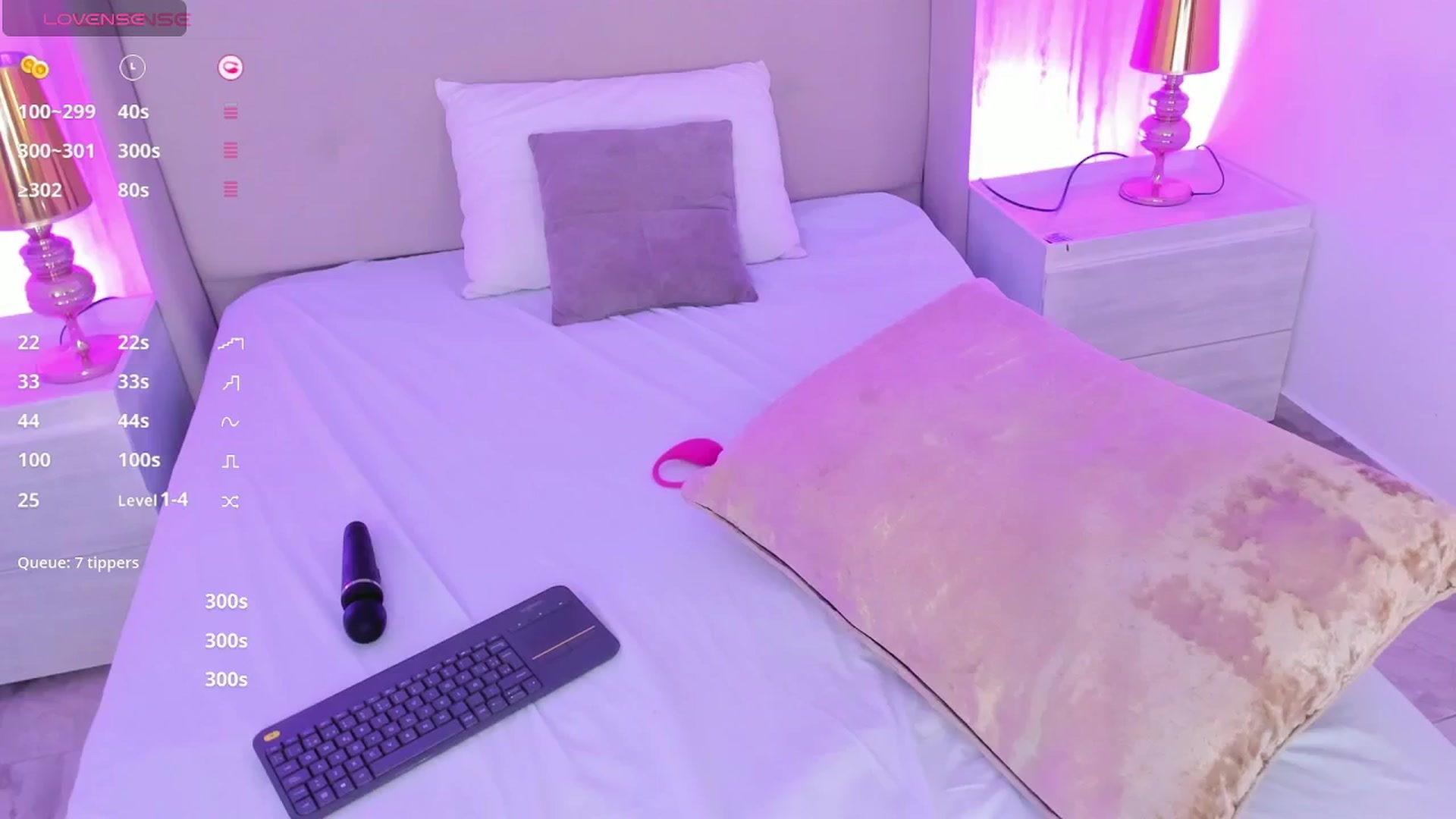 Gallery image thumbnail from valeriah_'s myfreecams stream on, 04/22/2025, 13:43 image 8 of 20