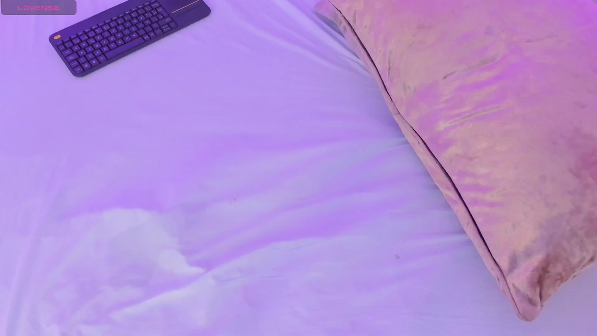 Gallery image thumbnail from valeriah_'s myfreecams stream on, 04/22/2025, 16:42 image 17 of 20