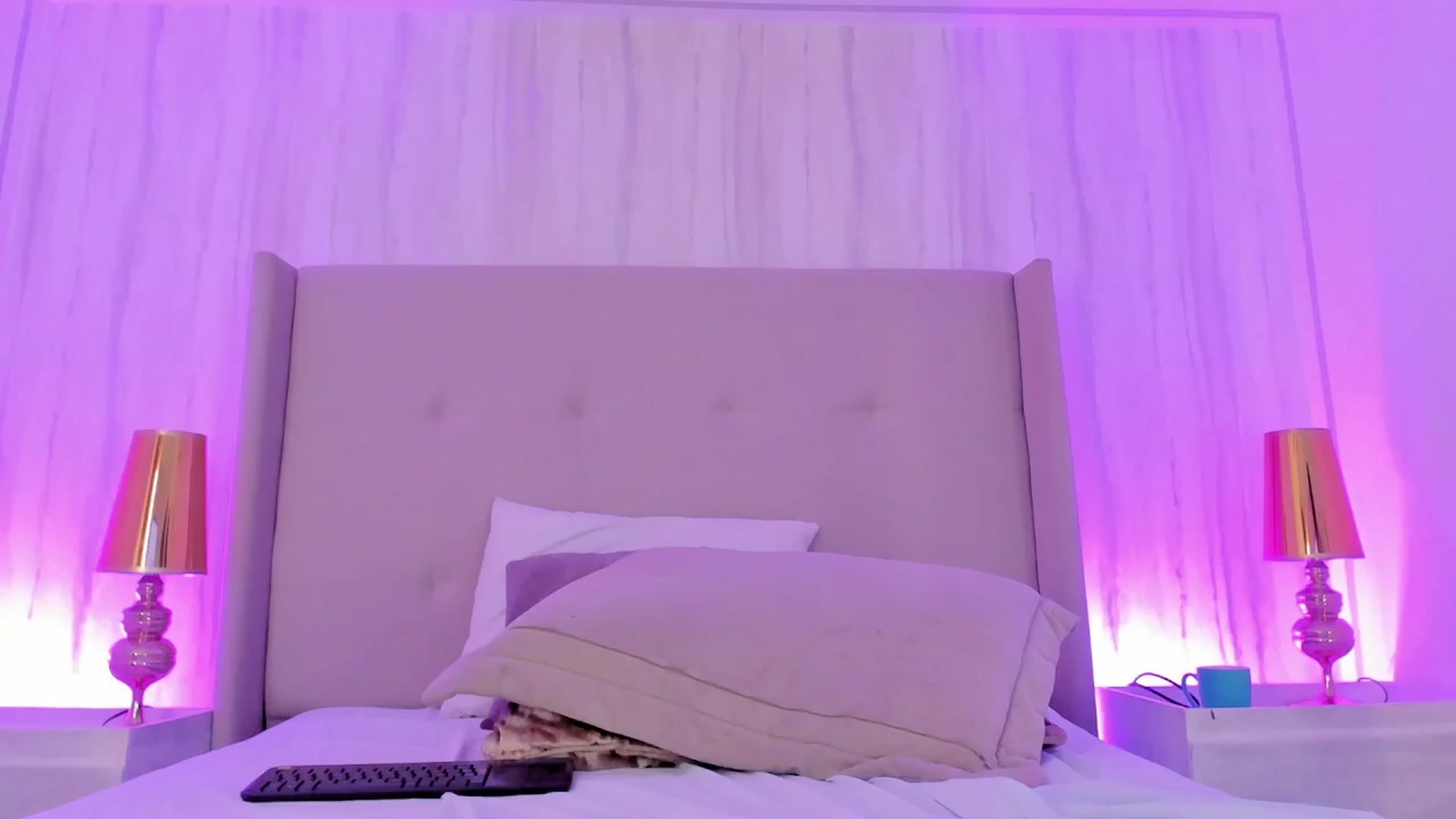 Gallery image thumbnail from valeriah_'s myfreecams stream on, 04/24/2025, 13:06 image 16 of 20