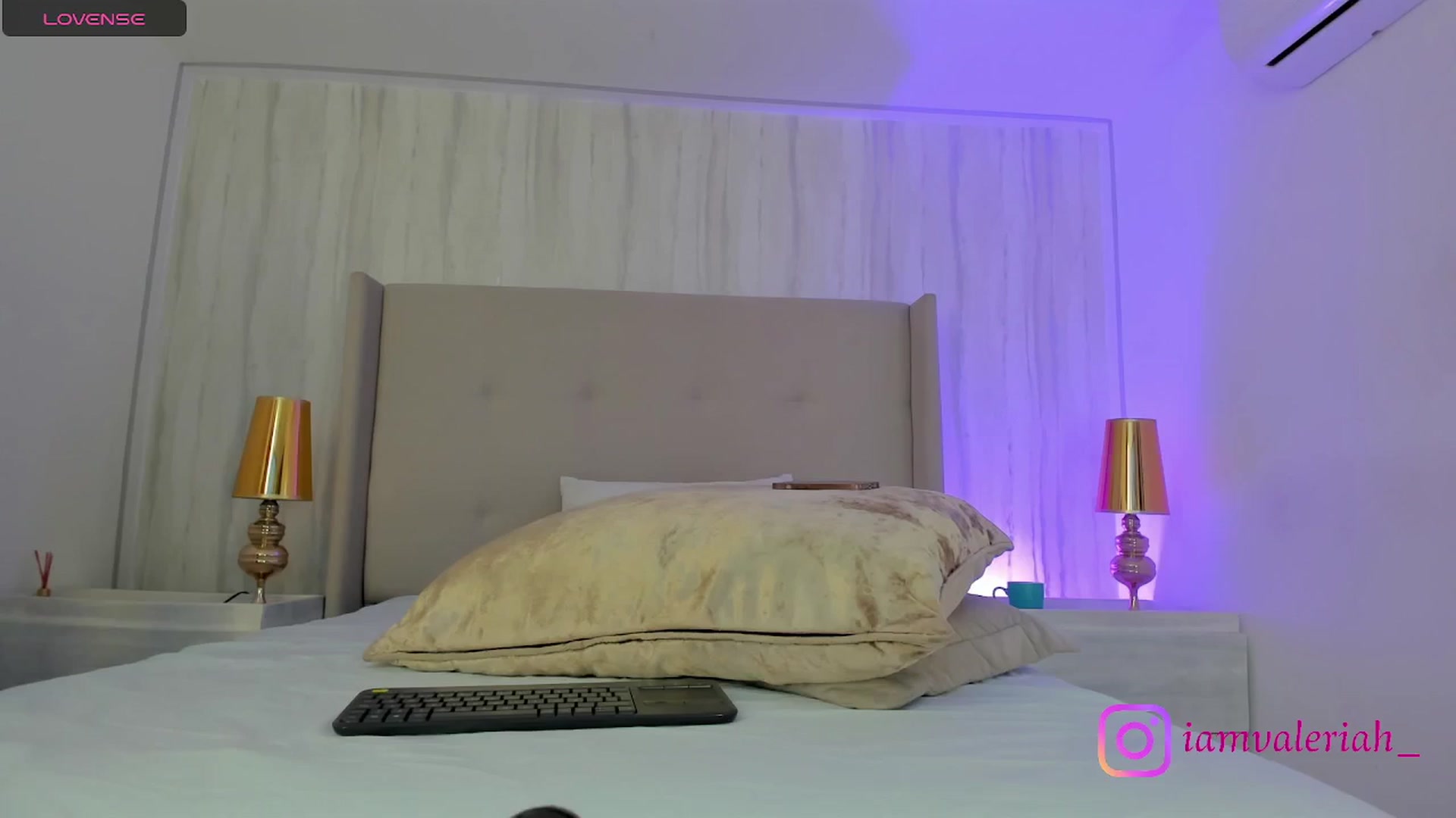 Gallery image thumbnail from valeriah_'s myfreecams stream on, 05/09/2025, 12:36 image 12 of 20