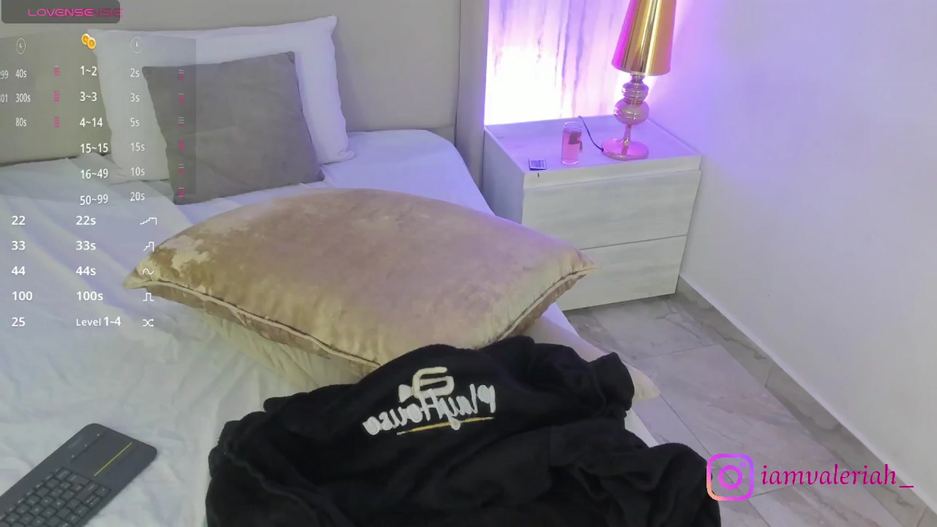 Gallery image thumbnail from valeriah_'s myfreecams stream on, 05/12/2025, 14:01 image 2 of 20