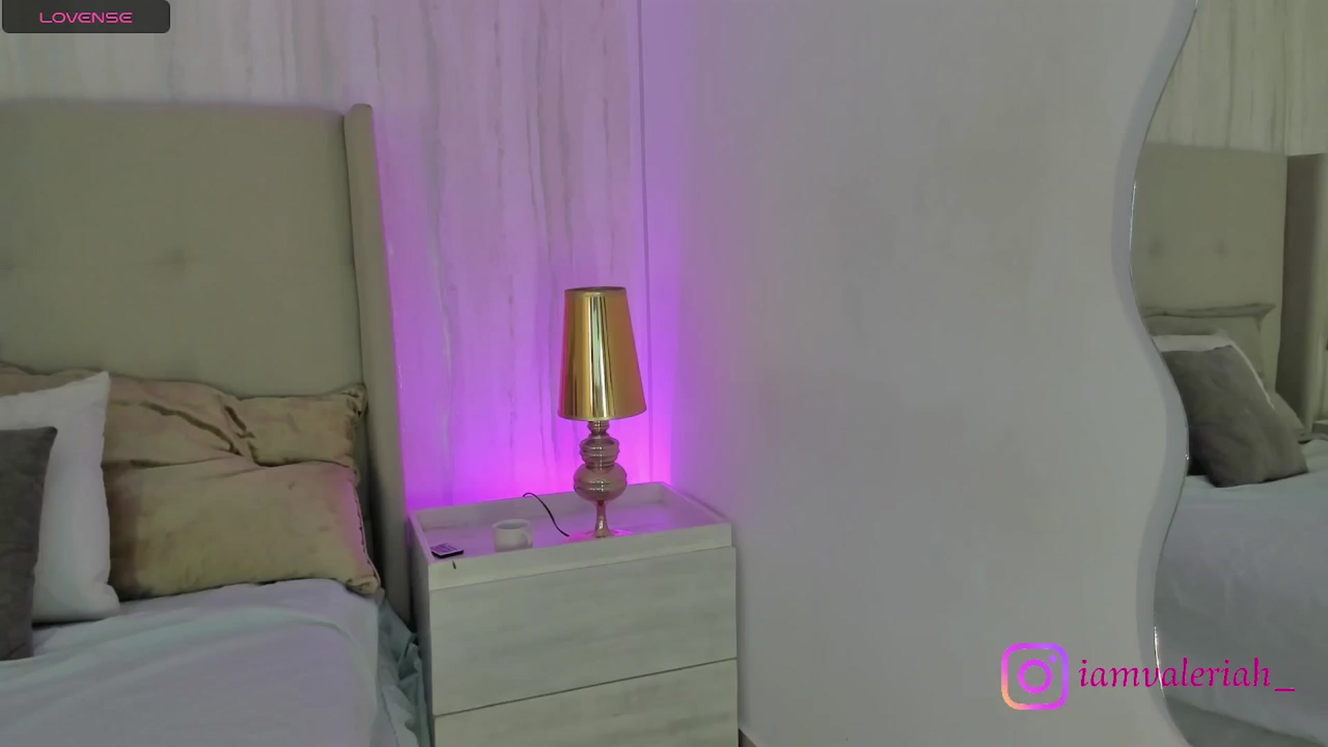 Gallery image thumbnail from valeriah_'s myfreecams stream on, 06/10/2025, 13:48 image 4 of 20