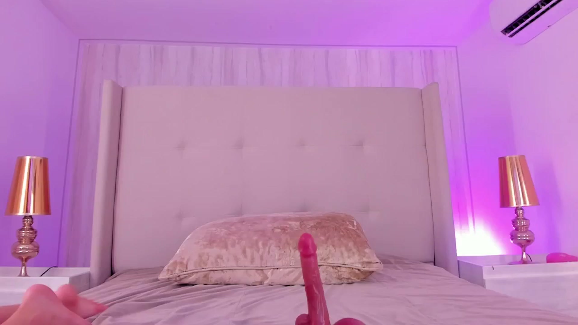 Gallery image thumbnail from valeriah_'s myfreecams stream on, 10/02/2025, 16:31 image 12 of 20
