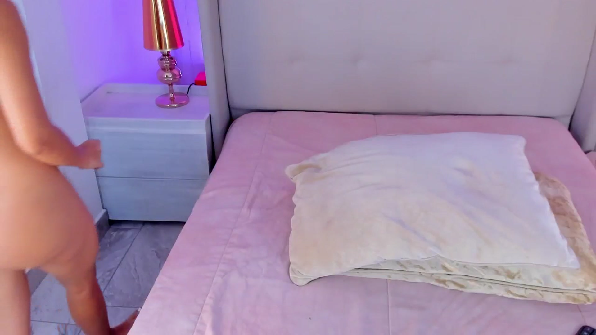 Gallery image thumbnail from valeriah_'s myfreecams stream on, 11/17/2025, 18:03 image 2 of 20