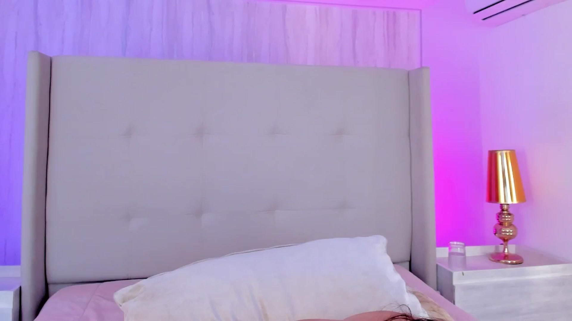 Gallery image thumbnail from valeriah_'s myfreecams stream on, 11/17/2025, 18:03 image 9 of 20