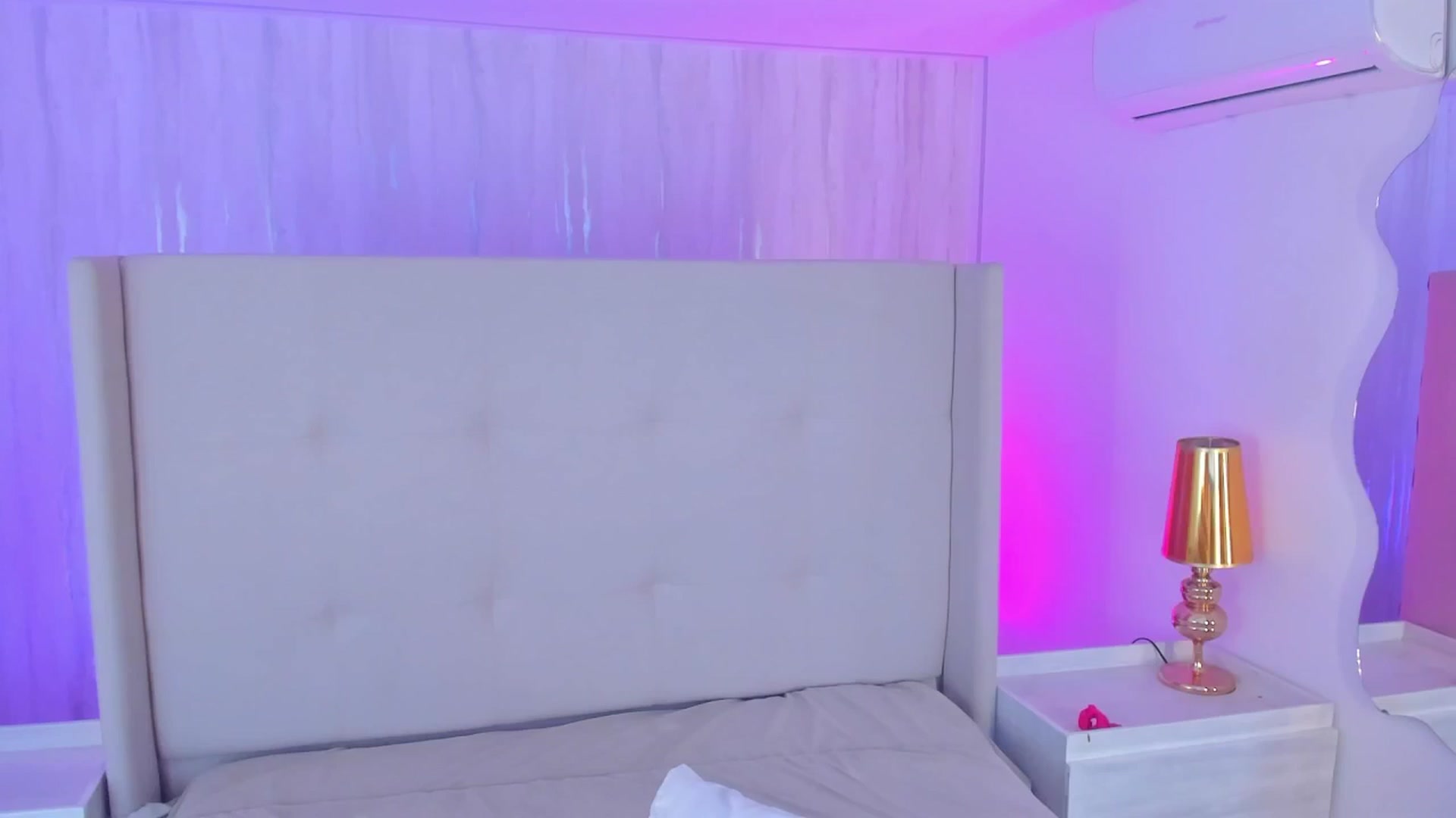 Gallery image thumbnail from valeriah_'s myfreecams stream on, 12/02/2025, 14:30 image 8 of 20