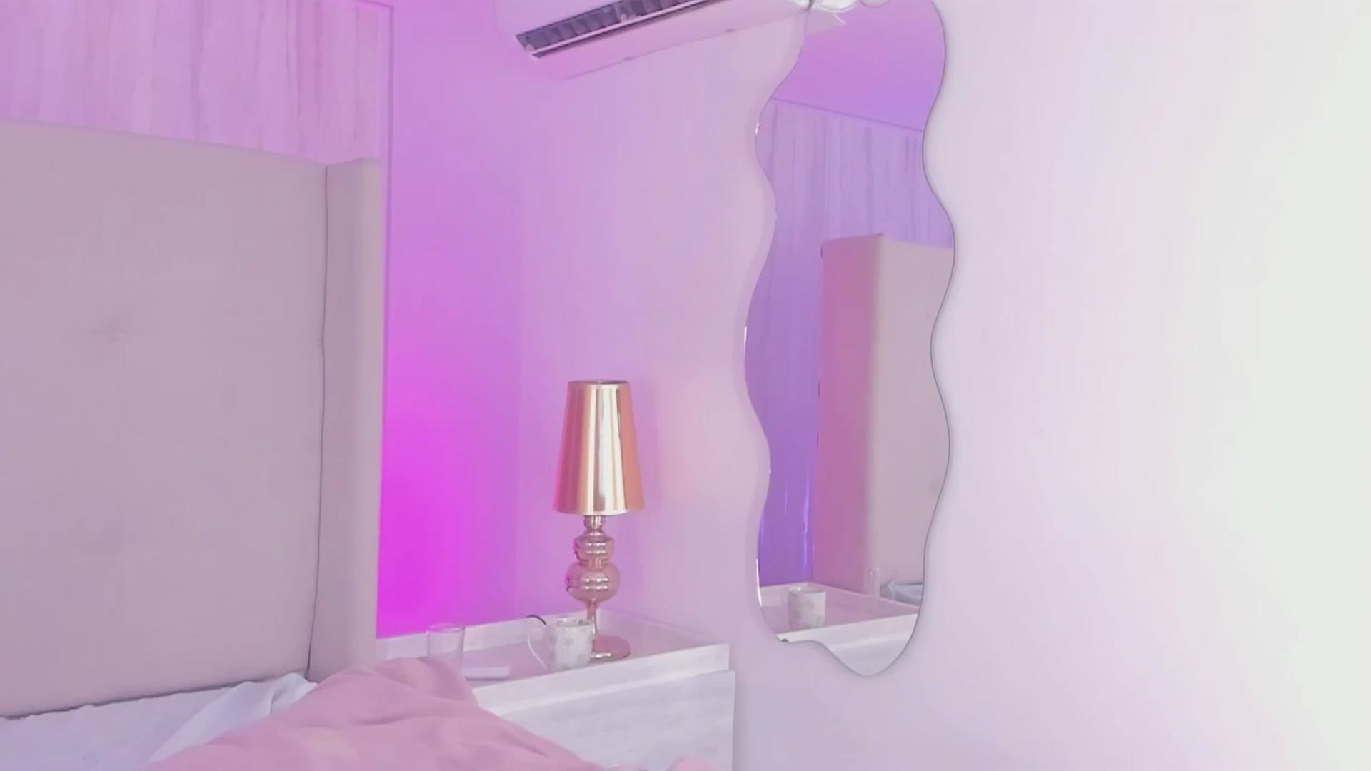 Gallery image thumbnail from valeriah_'s myfreecams stream on, 12/05/2025, 16:59 image 15 of 20