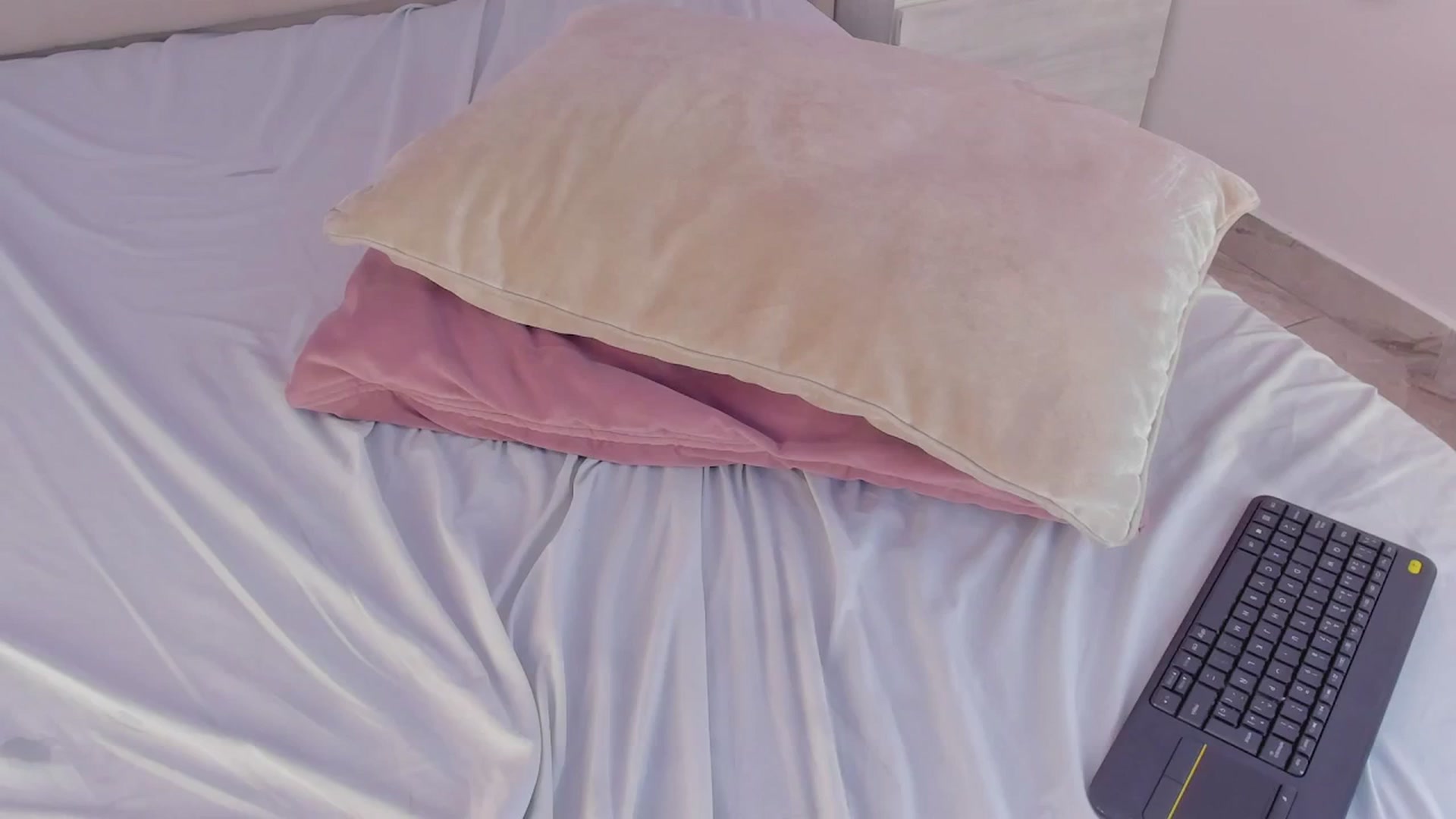 Gallery image thumbnail from valeriah_'s myfreecams stream on, 12/10/2025, 16:04 image 4 of 20