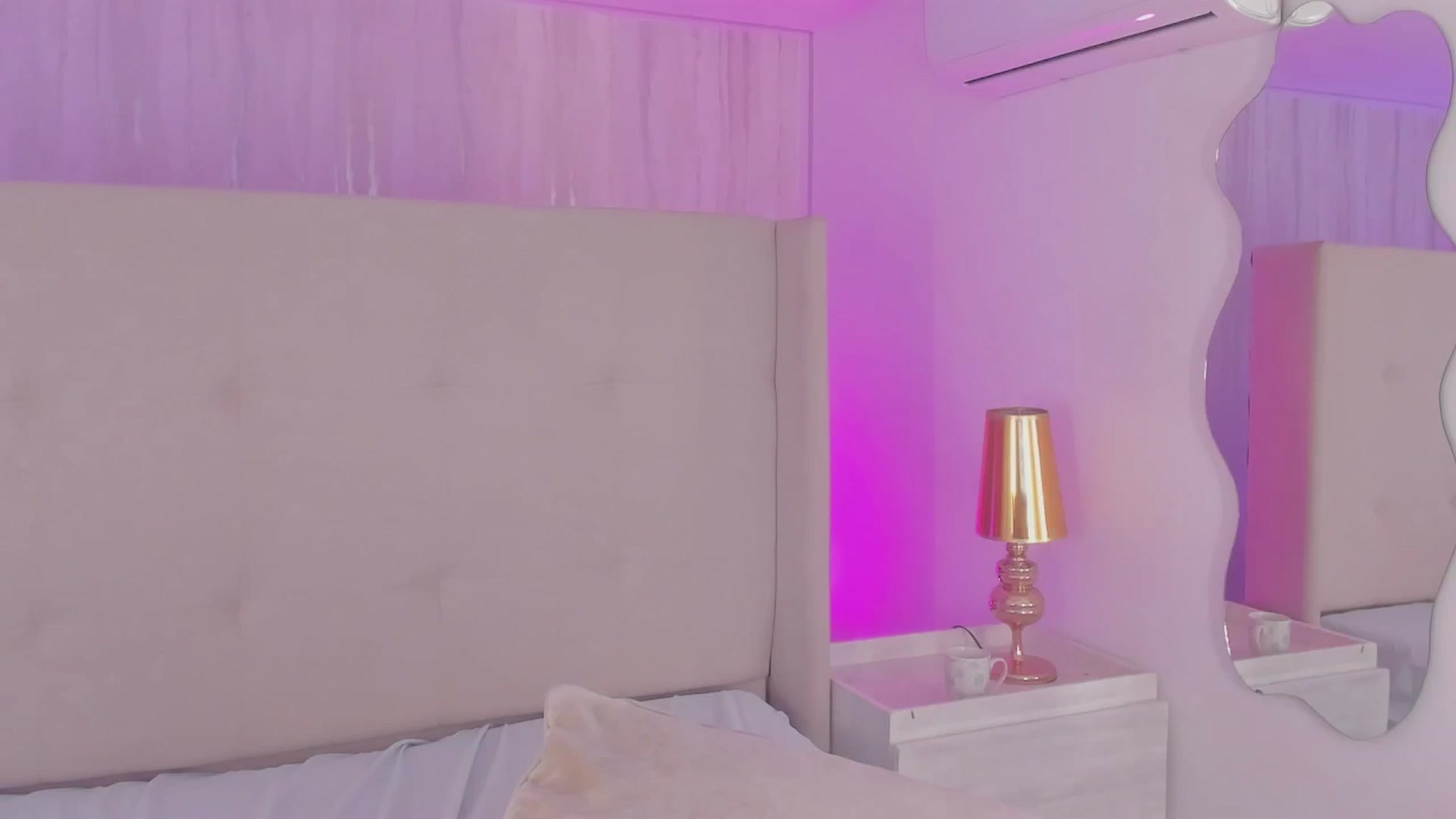 Gallery image thumbnail from valeriah_'s myfreecams stream on, 12/10/2025, 16:04 image 6 of 20