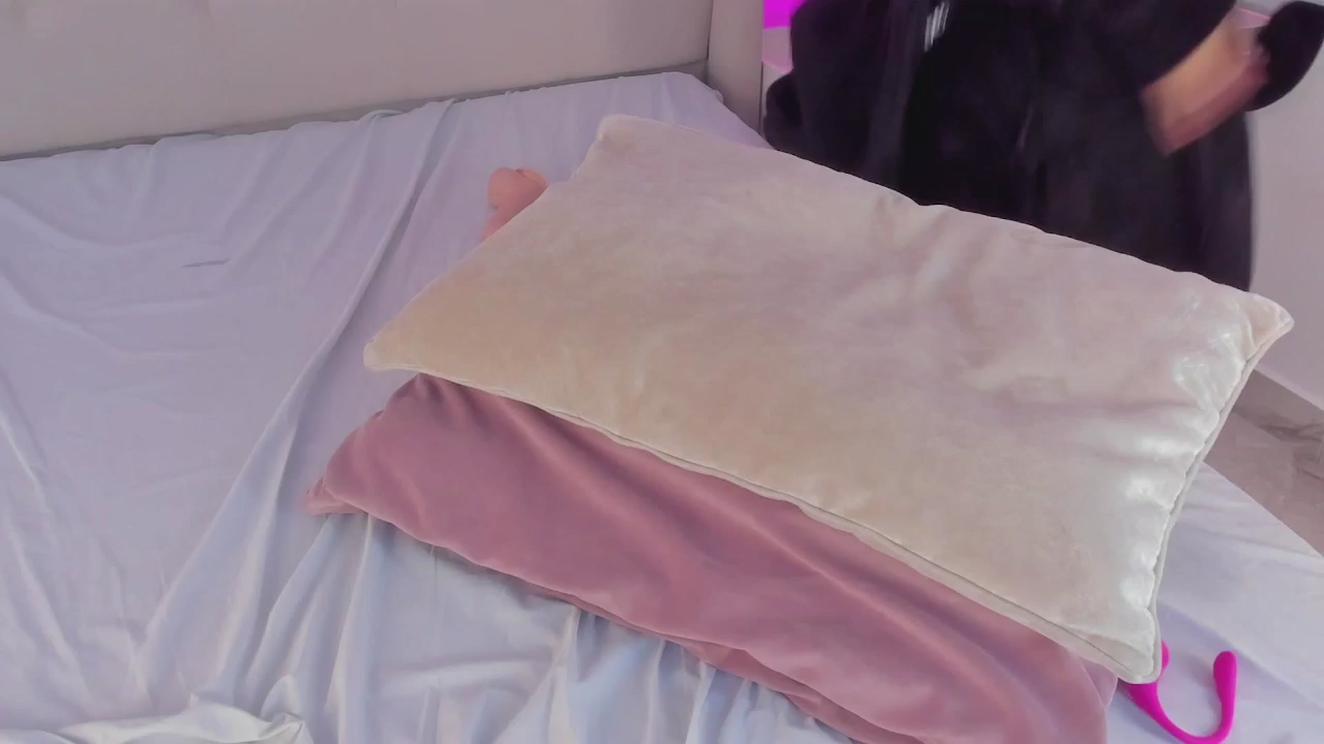 Gallery image thumbnail from valeriah_'s myfreecams stream on, 12/10/2025, 16:04 image 19 of 20