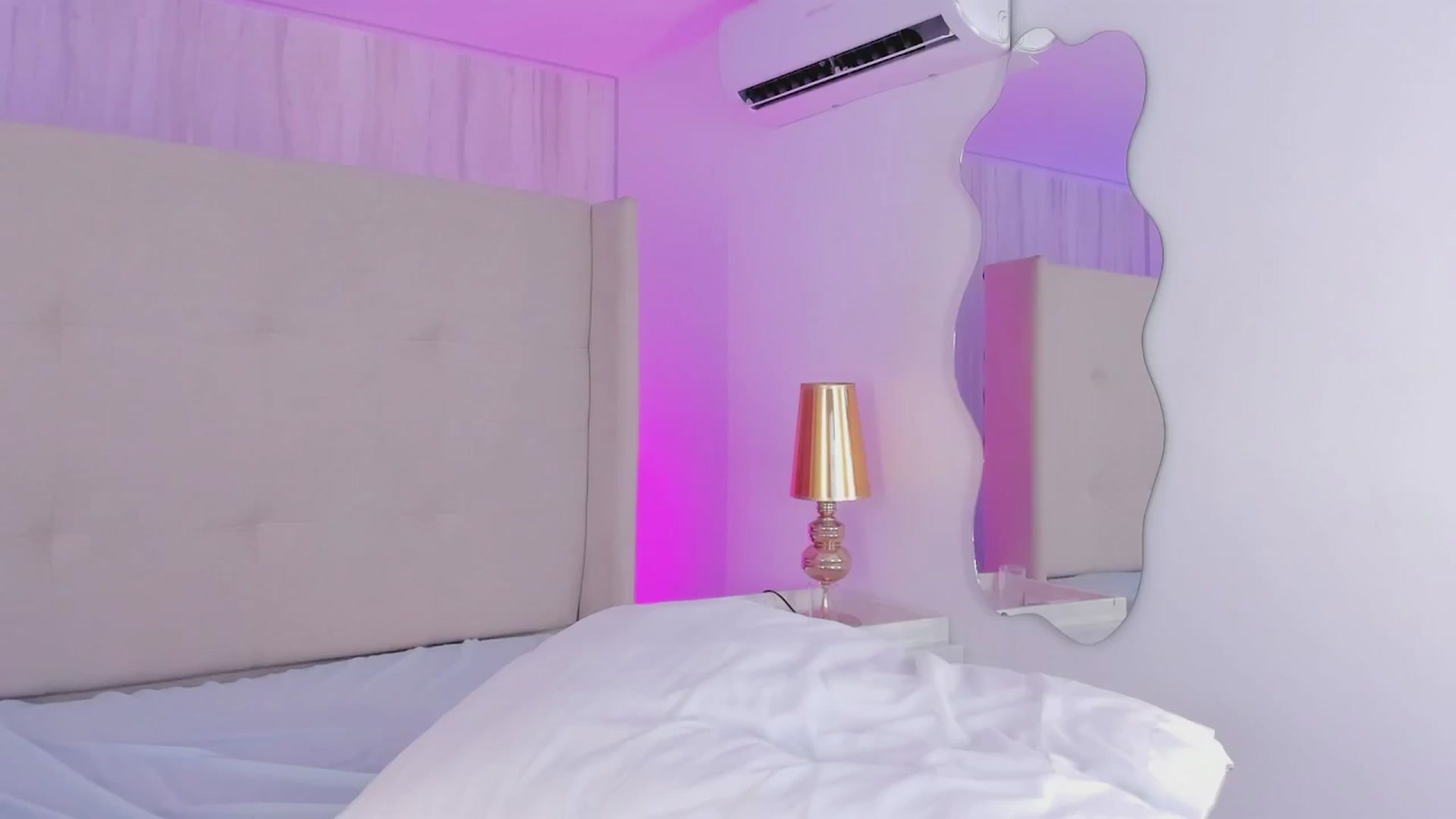 Gallery image thumbnail from valeriah_'s myfreecams stream on, 12/11/2025, 17:35 image 15 of 20