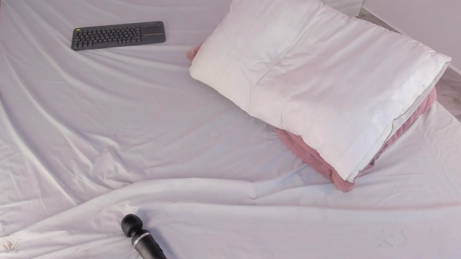 Gallery image thumbnail from valeriah_'s myfreecams stream on, 12/12/2025, 14:57 image 2 of 20