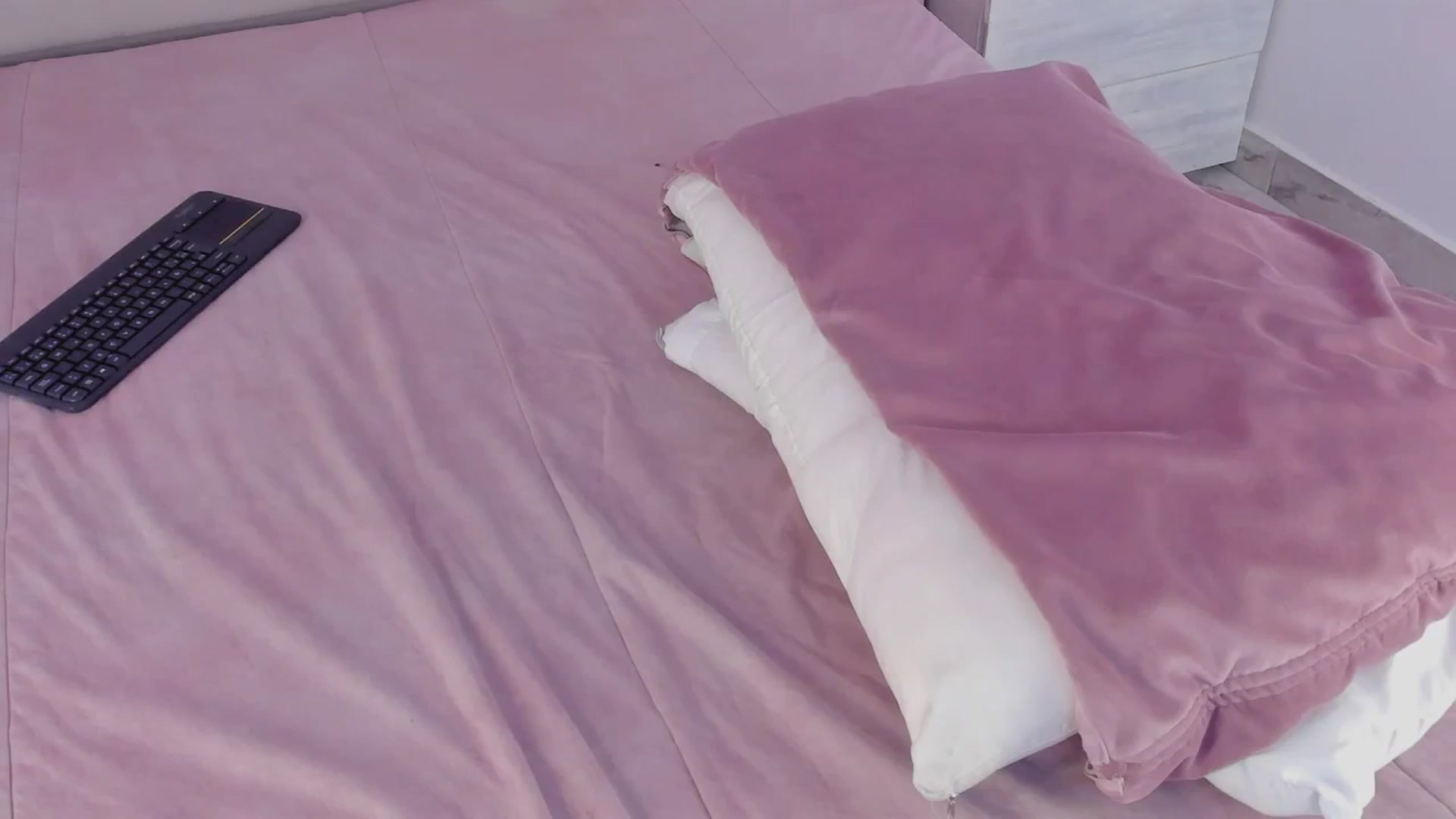 Gallery image thumbnail from valeriah_'s myfreecams stream on, 12/19/2025, 18:41 image 10 of 20